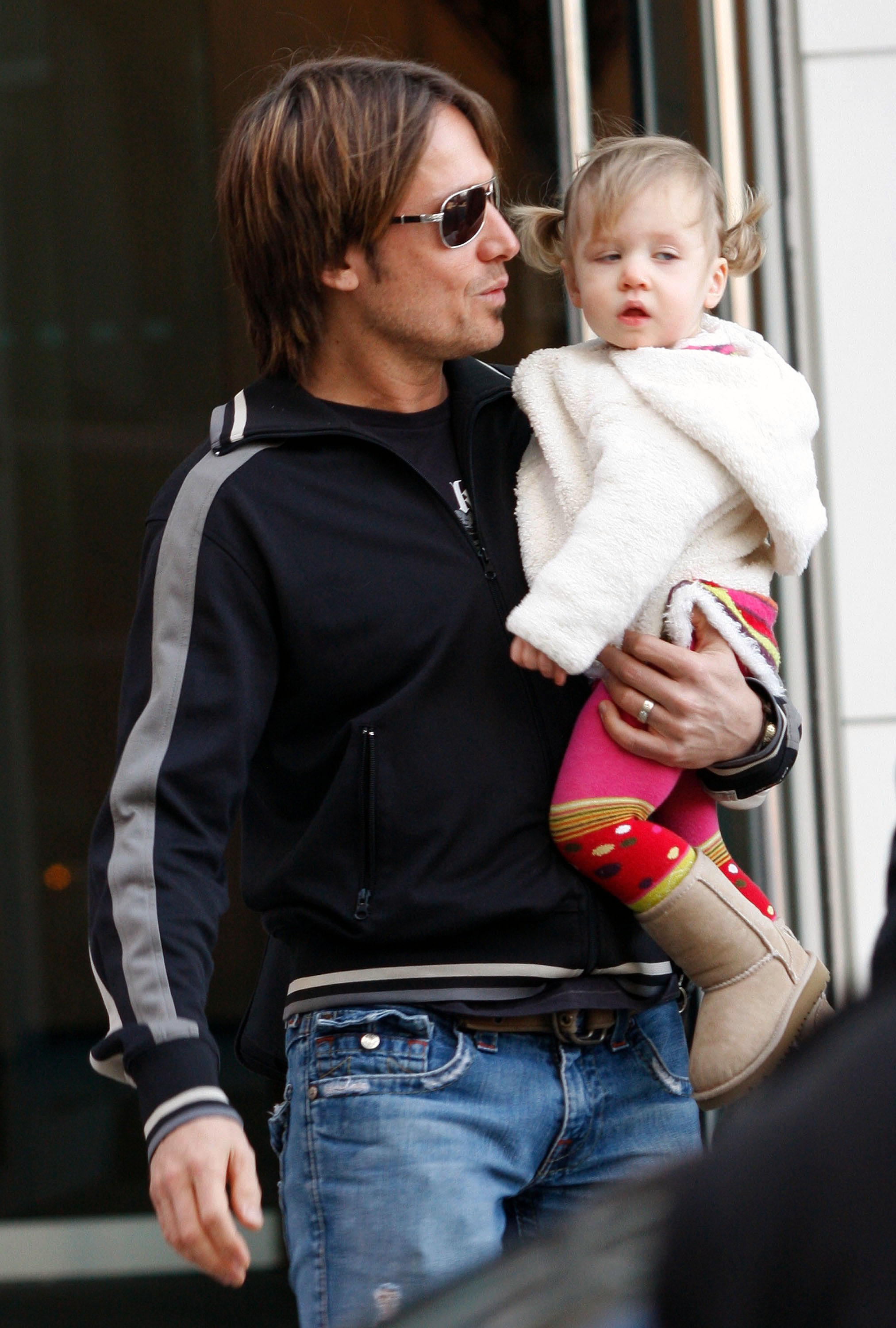 Keith Urban and Sunday Rose Urban Kidman are seen on the Streets of Manhattan in New York City, on November 17, 2009 | Source: Getty Images