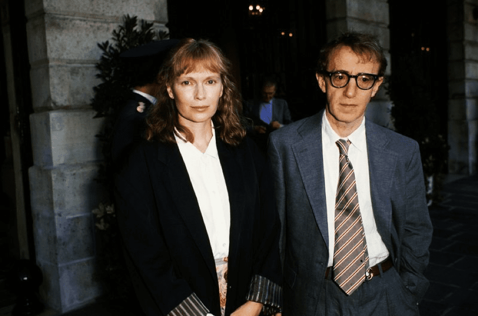 Mia Farrow und Woody Allen in Paris am 24.07.1989. | Quelle: Getty Images