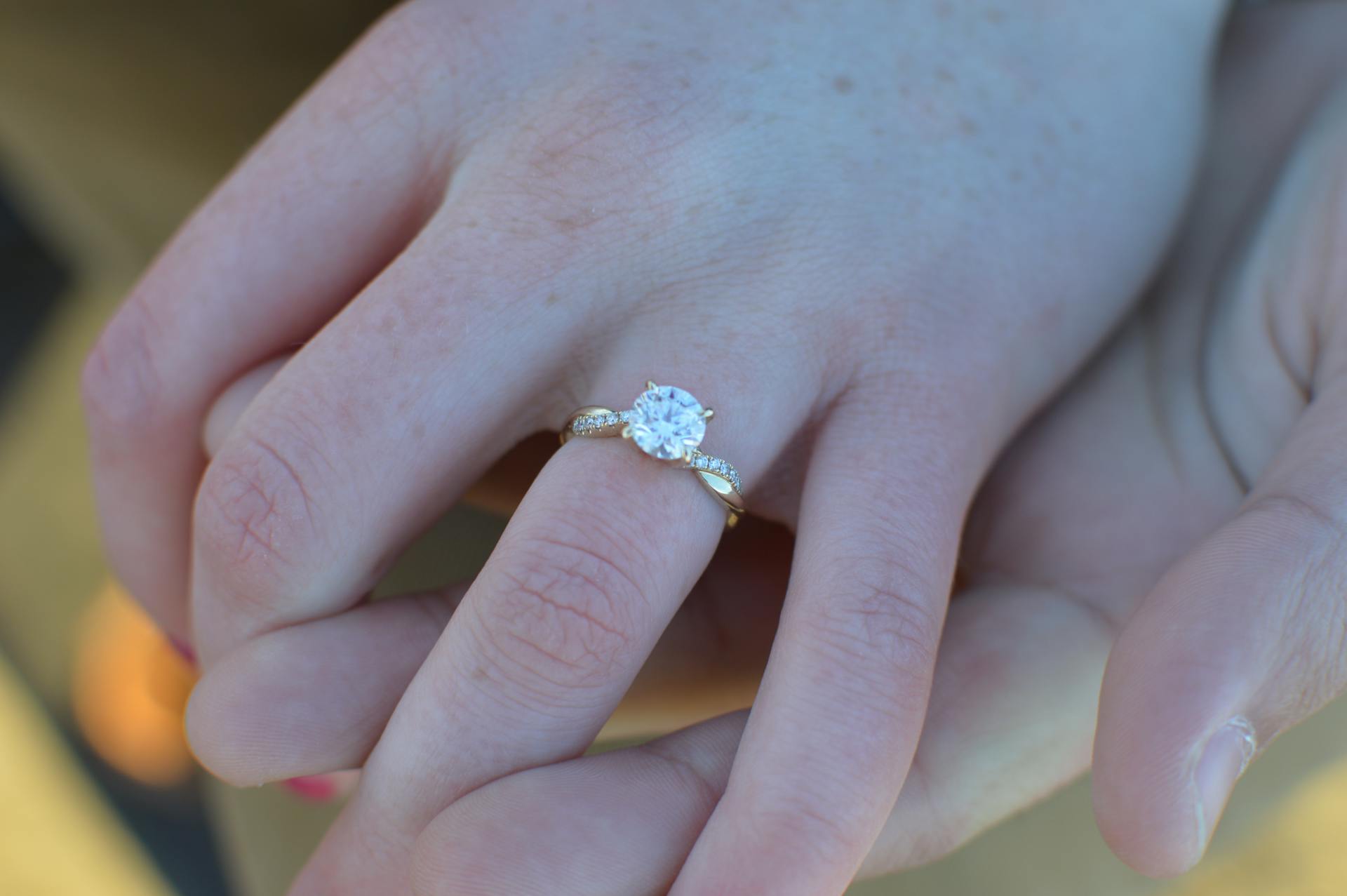 A closeup photo of a hand with a wedding ring | Source: Pexels