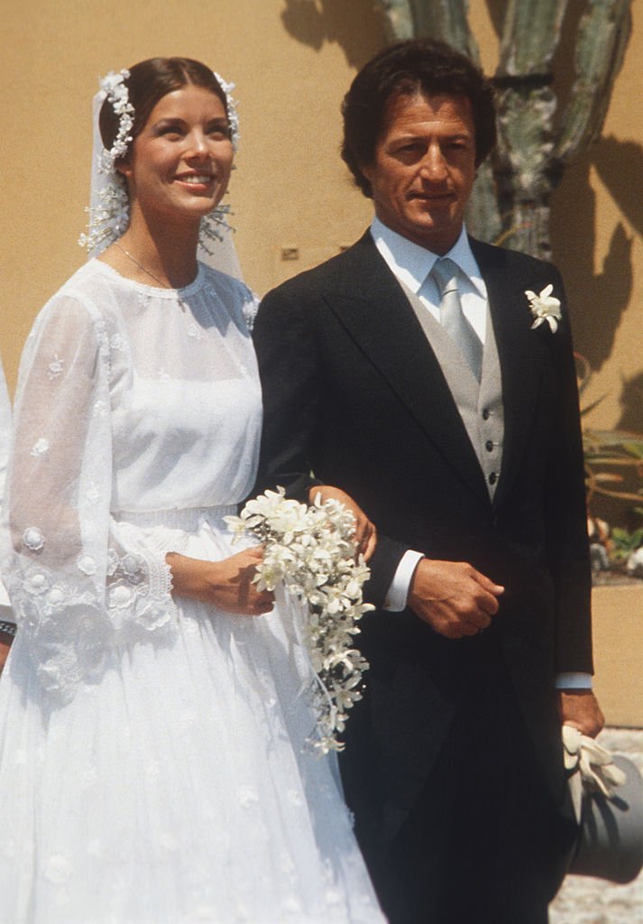 Caroline de Monaco avec son nouveau mari Philippe Junot après leur mariage à Monaco le 29 juin 1978. | Photo : Getty Images