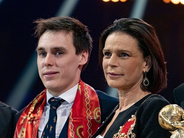 Louis Ducruet de Monaco et la Princesse Stéphanie assistent au 44e Festival international du cirque à Monaco. | Photo : Getty Images Louis Ducruet de Monaco et la Princesse Stéphanie assistent au 44e Festival international du cirque à Monaco. | Photo : Getty Images