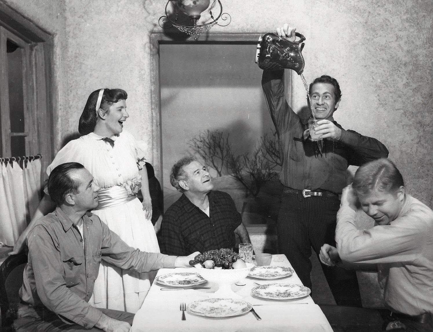 Left to right: Joseph Sullivan, Geraldine Page, Cameron Prud'homme, Darren McGavin, and Albert Salmi in the Broadway production of "The Rainmaker," circa 1950s. | Photo: Alfredo Valente / Public domain