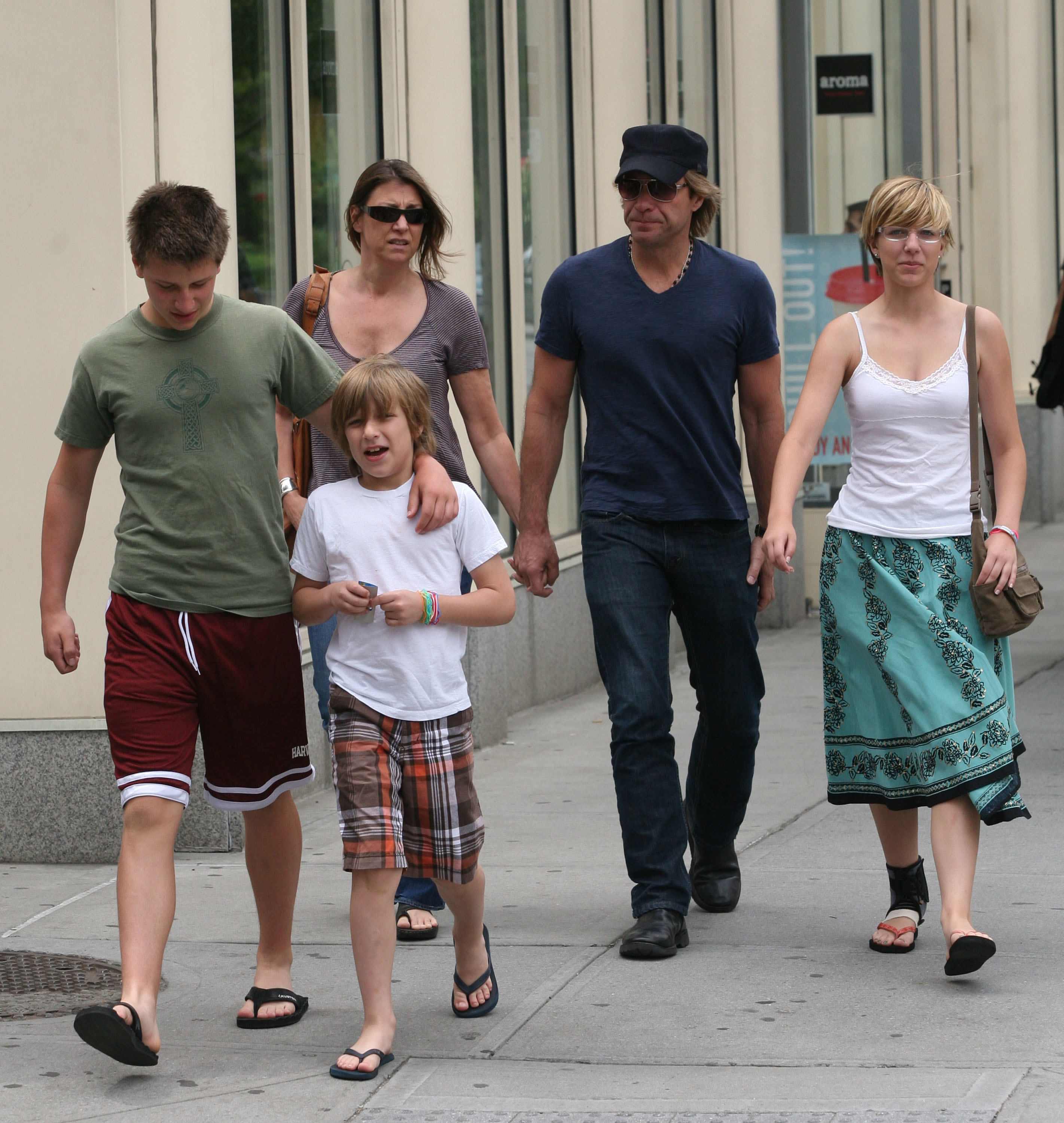 Jon Bon Jovi and his wife, Dorothea Hurley, with their kids Jesse, Jacob, and Stephanie in 2010 in New York | Source: Getty Images