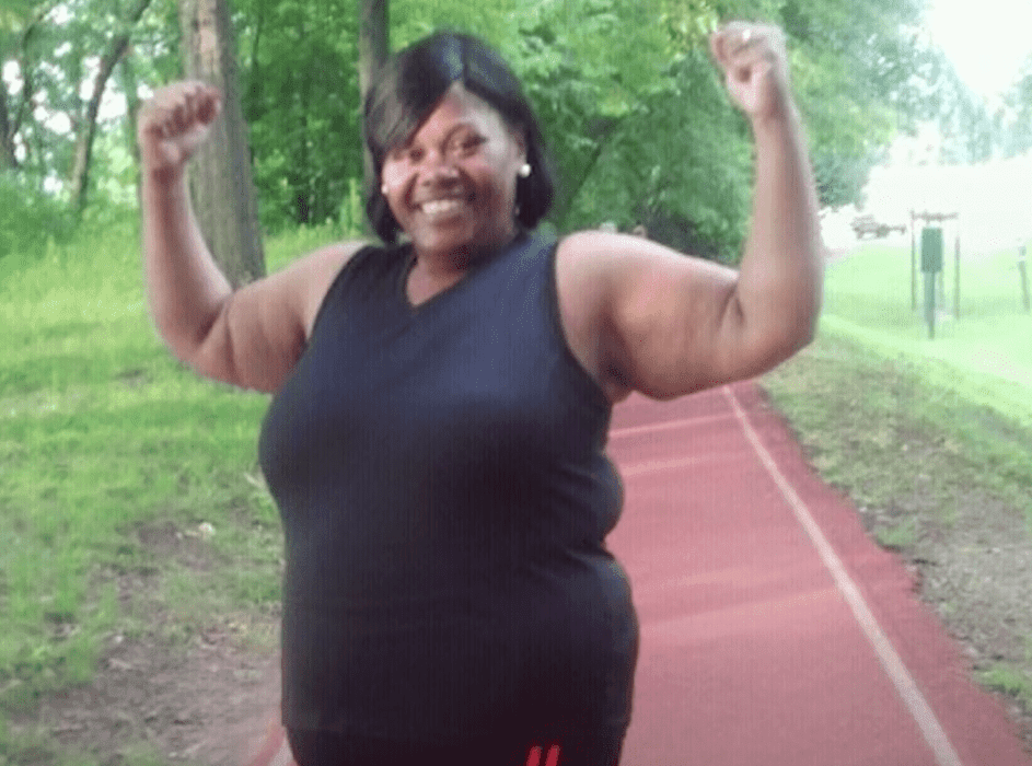 Eine stolze Frau, die mehr als 45kg verloren hat. | Quelle: Youtube/TODAY