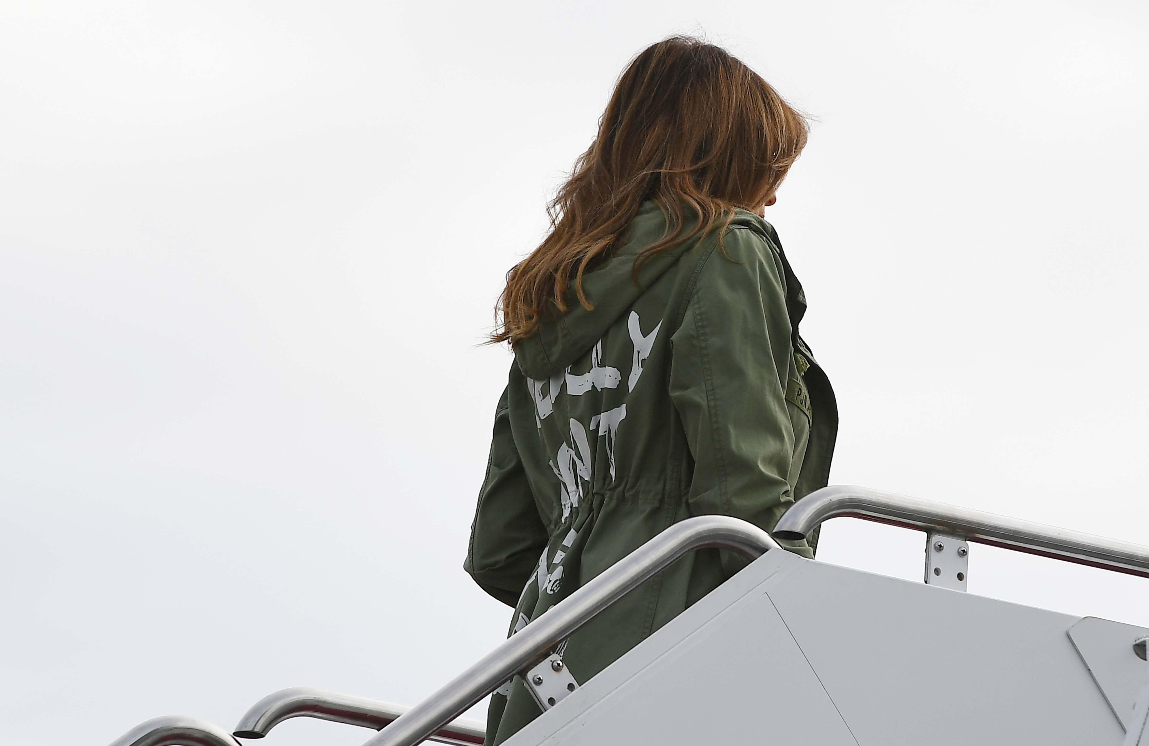 Melania Trump boards a flight at Andrews Air Force Base in Maryland on June 21, 2018 wearing a rain jacket that reads "I really don't care. Do U?" | Source: Getty Images