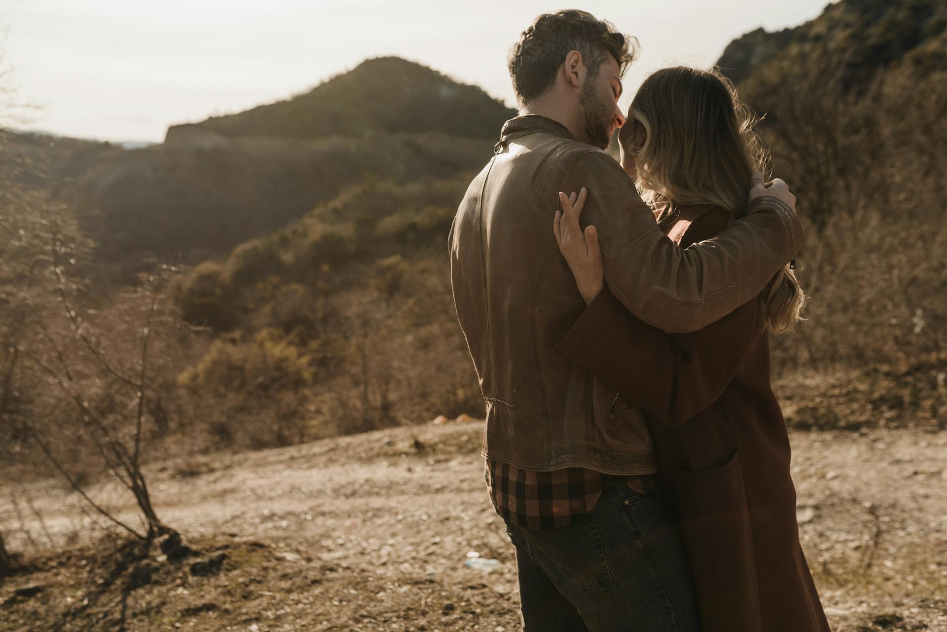 A couple standing together | Source: Pexels