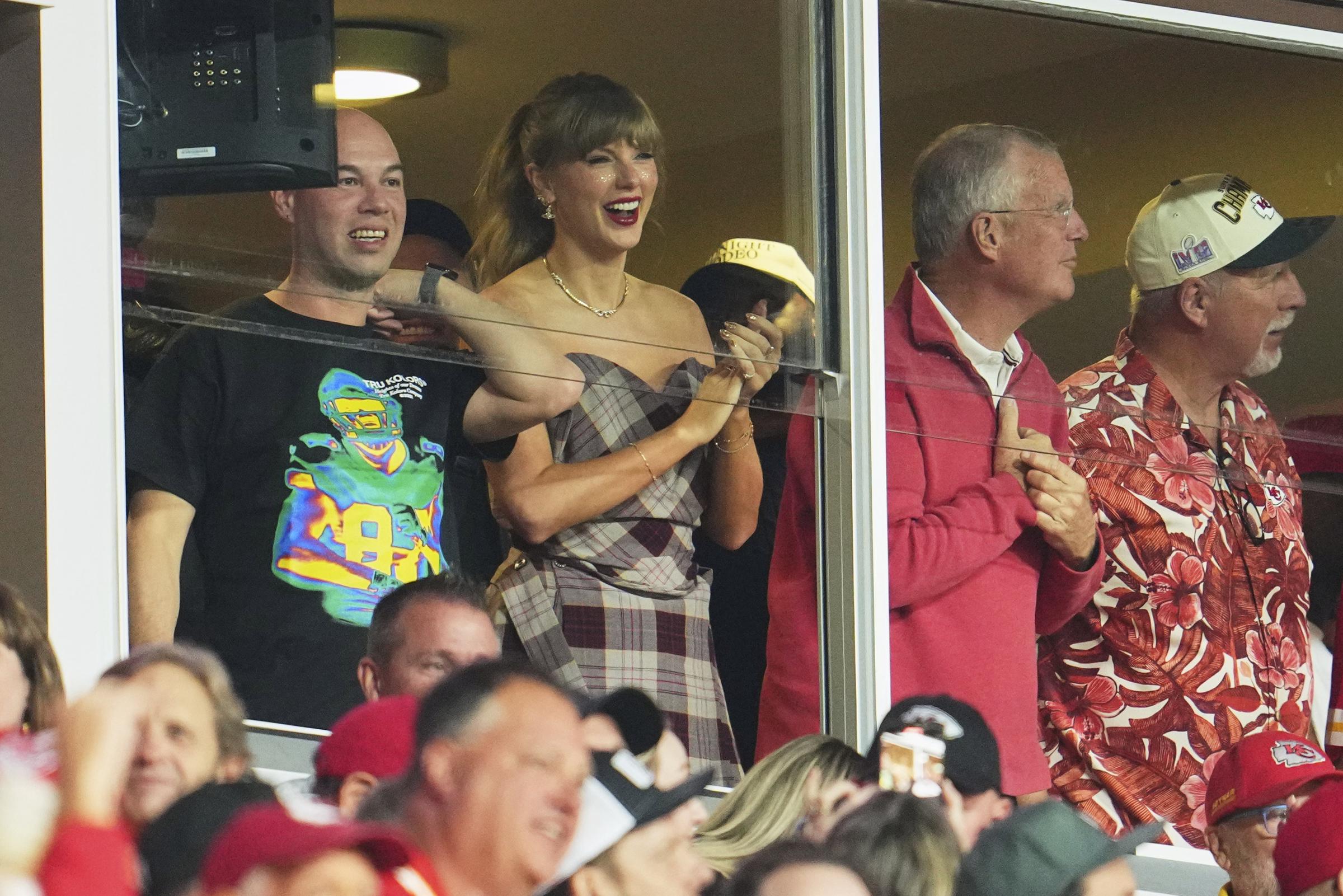 Taylor Swift cheering next to unidentified people during the game between the Kansas City Chiefs and the New Orleans Saints in Kansas City, Missouri on October 7, 2024 | Source: Getty Images