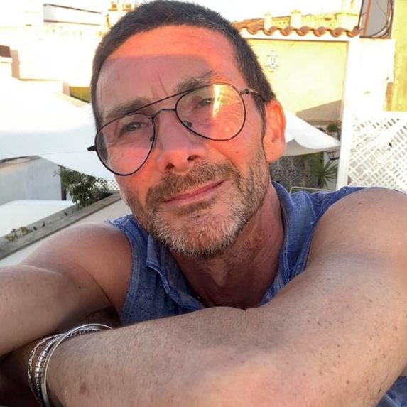 Walker Smith, the 54-year-old former Waitrose employee whose dismissal after stopping an Easter egg shoplifter sparked a nationwide outcry, pictured in a post dated 7 April 2026. | Source: Facebook/Daily Mail Video