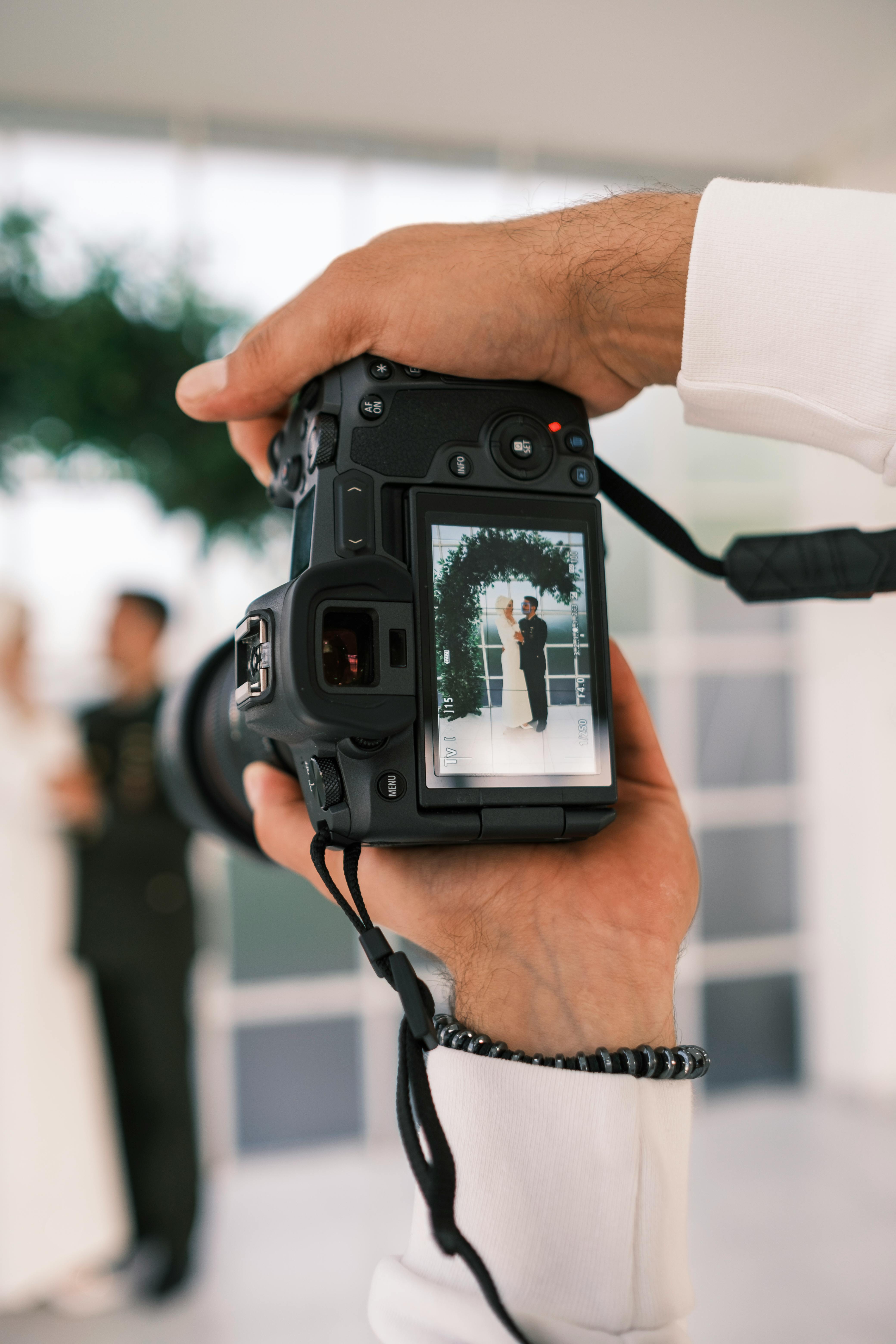 A wedding photographer taking a shot on his camera | Source: Pexels