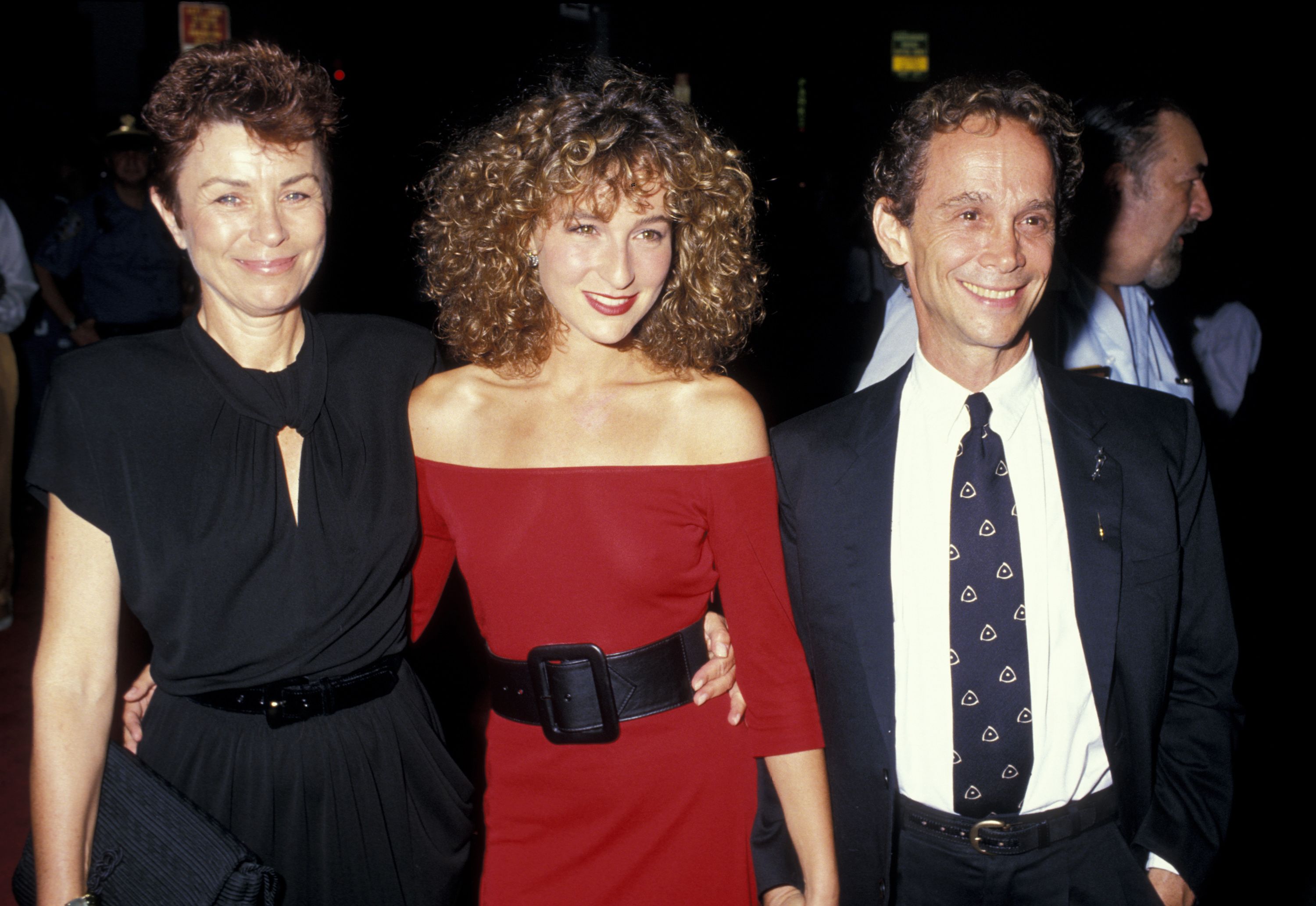 Jo Wilder, Jennifer Grey, and Joel Grey at the premiere of "Dirty Dancing" in 1987 in New York | Source: Getty Images