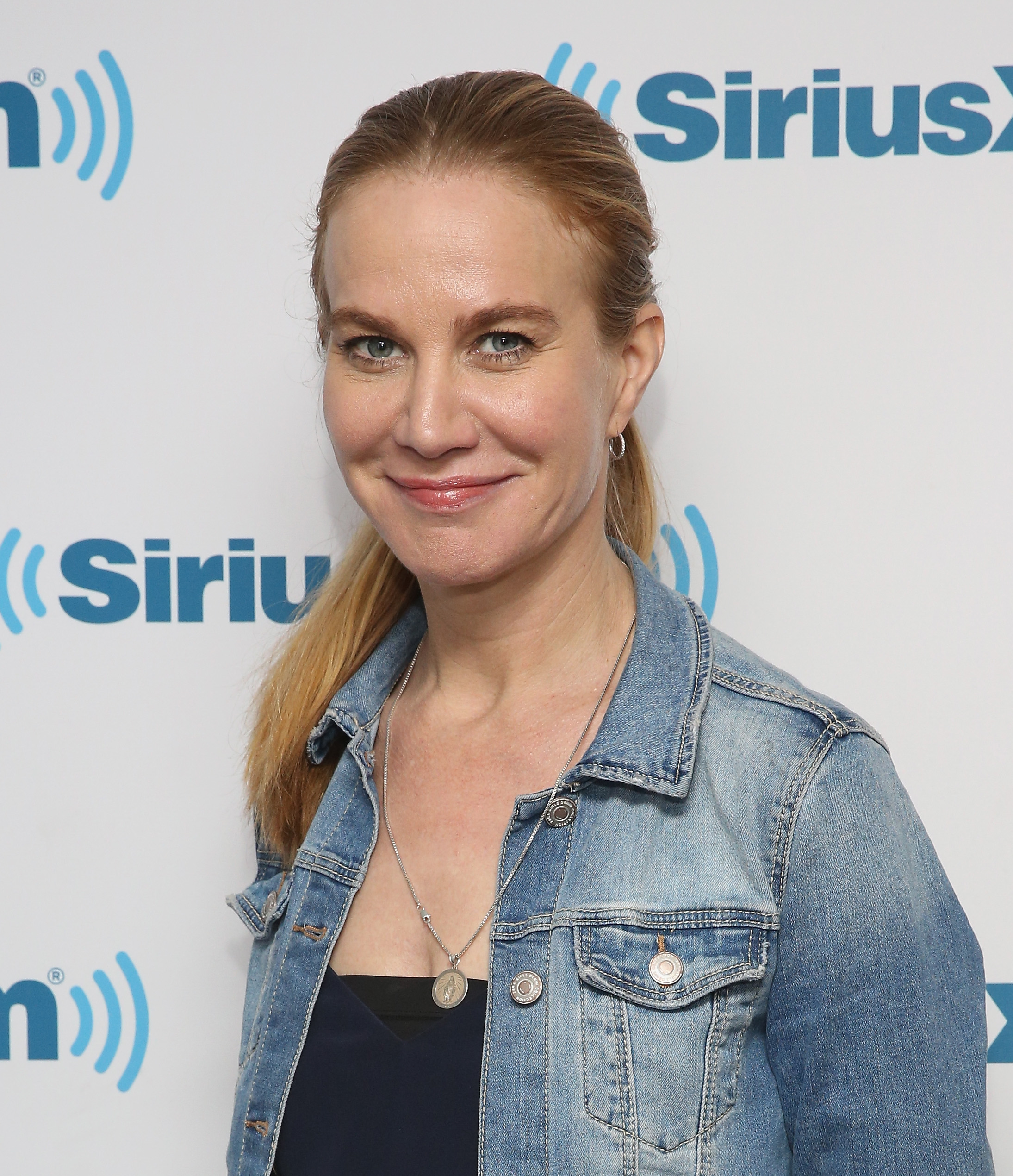 Jeannie Gaffigan visits SiriusXM Townhall on June 28, 2016, in New York City. | Source: Getty Images