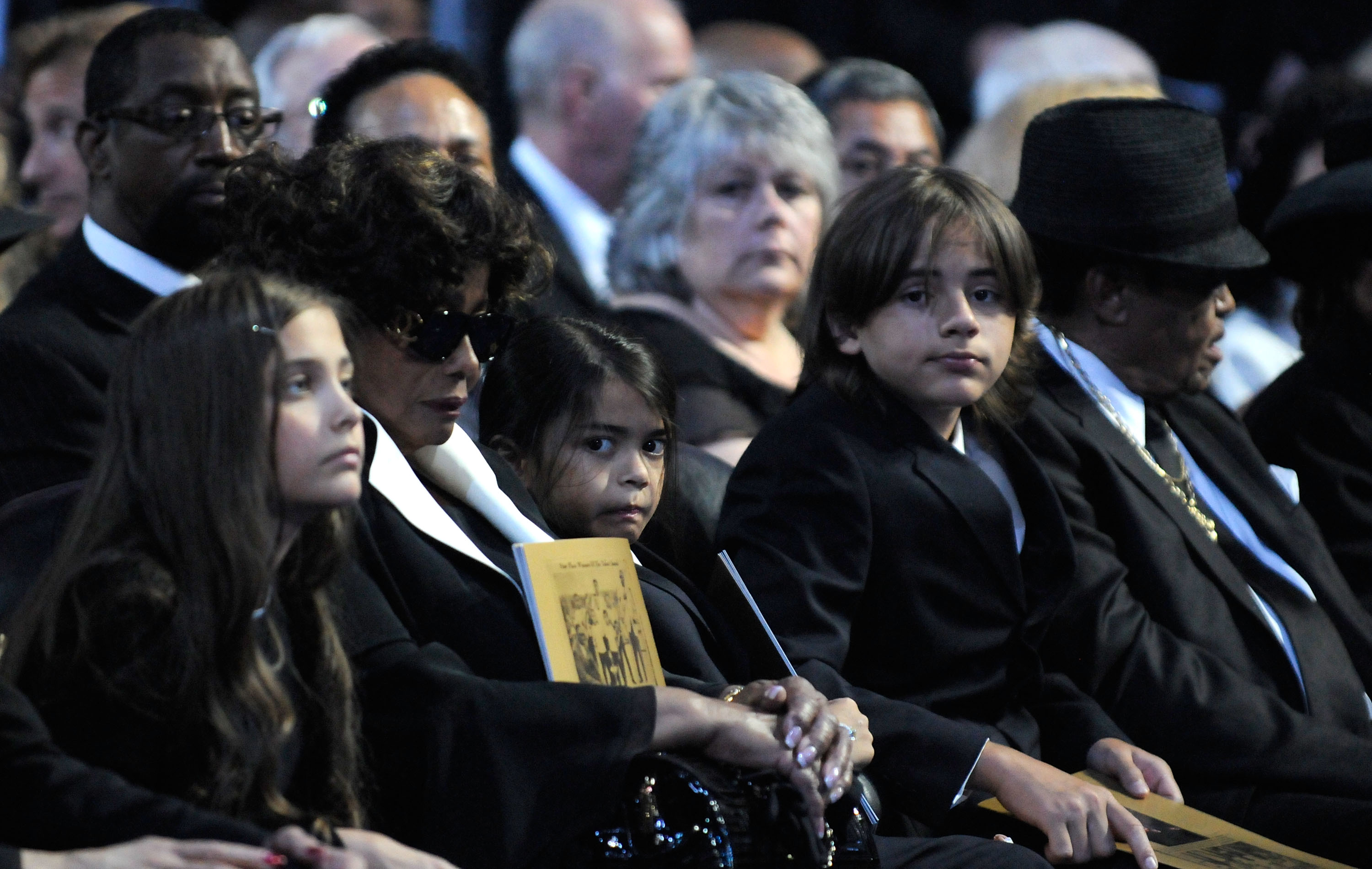Paris Jackson, Katherine Jackson, Bigi Jackson, Prince Michael Jackson, and Joe Jackson at Michael Jackson's memorial service in 2009 | Source: Getty Images
