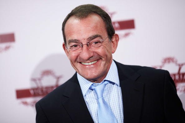 Jean-Pierre Pernaut assiste à l'avant-première du film "Young Victoria" au cinéma. |Photo : Getty Images