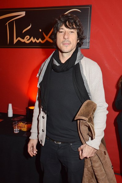 Alex Balduzzi de The Voice assiste à la 'Cirkafrika 2 De Soweto à Harlem Hommage à Nelson Mandela' Vente aux enchères le 4 janvier 2015 à Paris, France. | Photo : Getty Images
