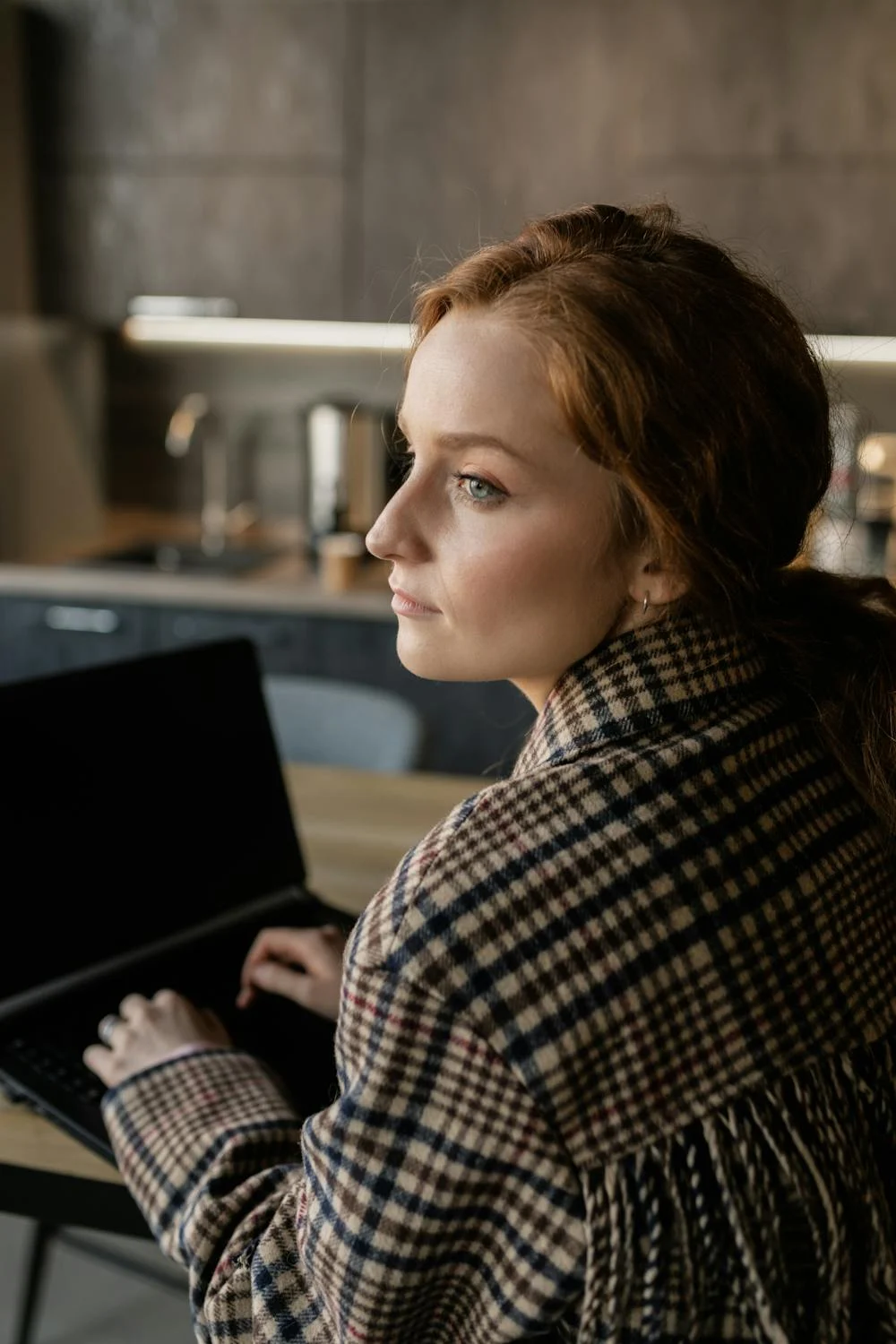 A serious woman in her kitchen | Source: Pexels