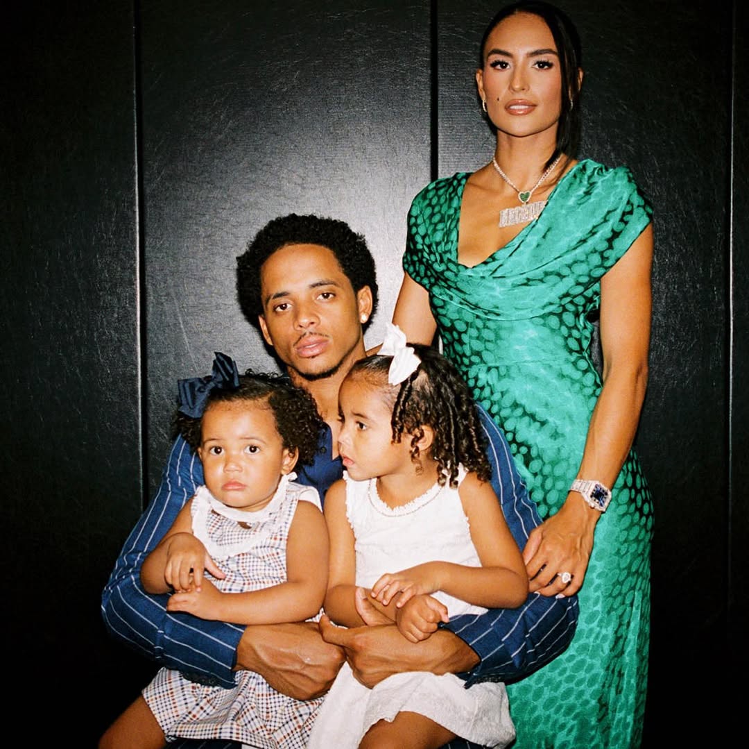 Cordell and Phia Broadus pictured with their daughters, dated September 2022 | Source: Instagram/cbroadus