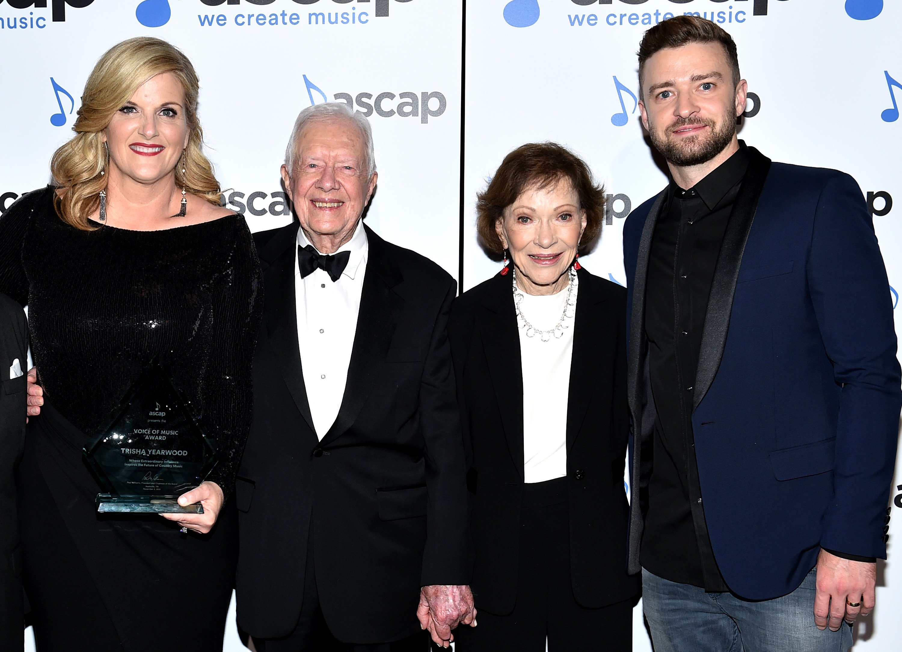 Trisha Yearwood, Former President Jimmy Carter, Rosalynn Carter, and Justin Timberlake on November 2, 2015 in Nashville, Tennessee. | Source: Getty Images