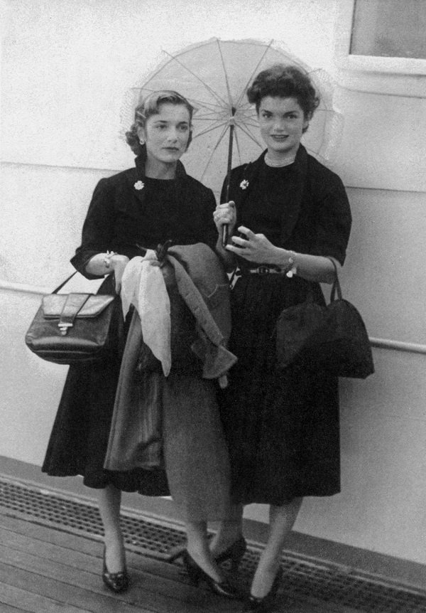 Lee and Jackie on boat heading to the US on September 15, 1951 | Source: Getty Images Lee and Jackie on boat heading to the US on September 15, 1951 | Source: Getty Images