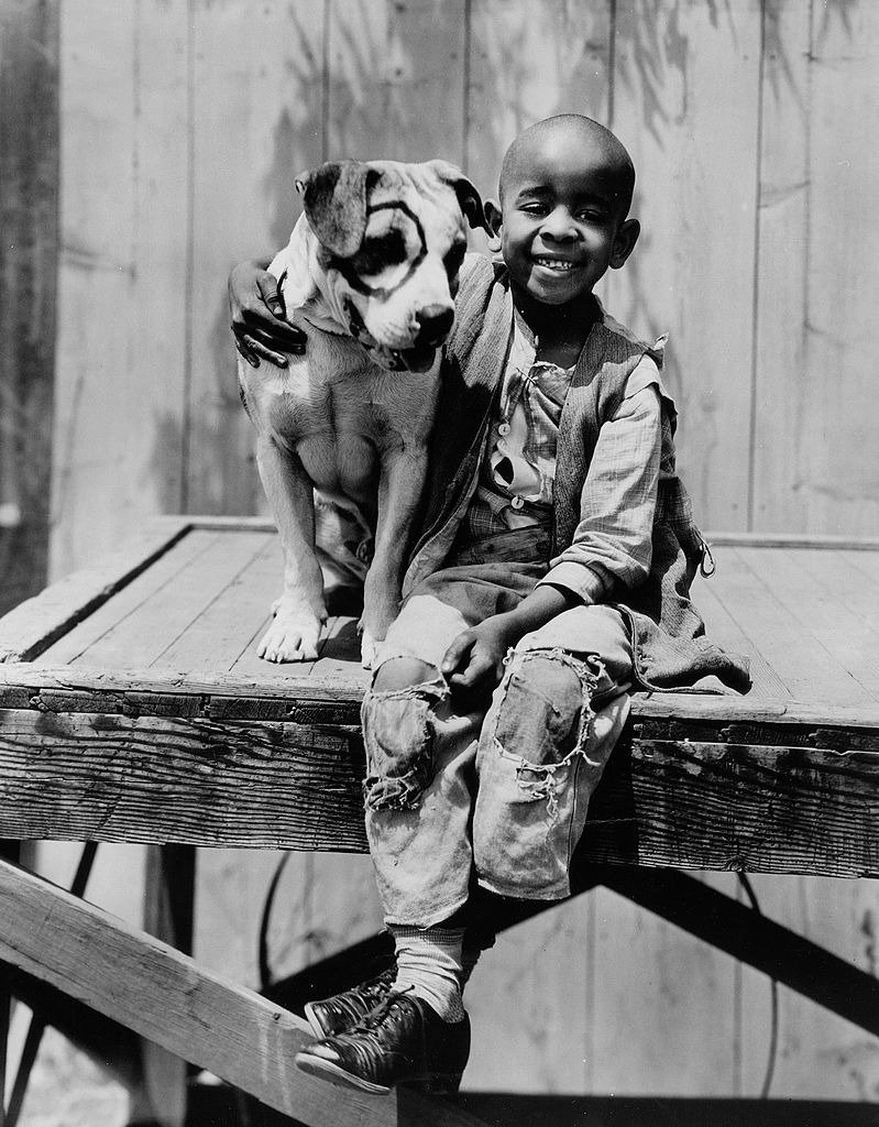 Matthew Beard as Stymie with Petie the dog in the Our Gang series, later to be know as The Little Rascals. Image dated July 1, 1932. | Photo: Getty Images