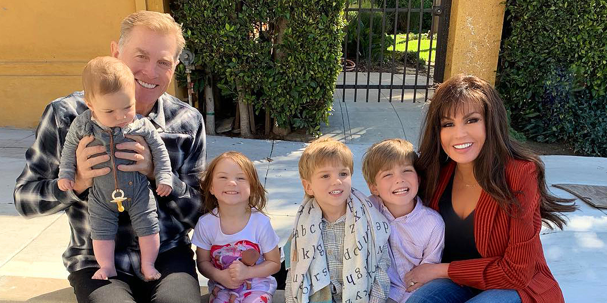 Marie Osmond with her husband and grandkids | Source: Instagram/marieosmond