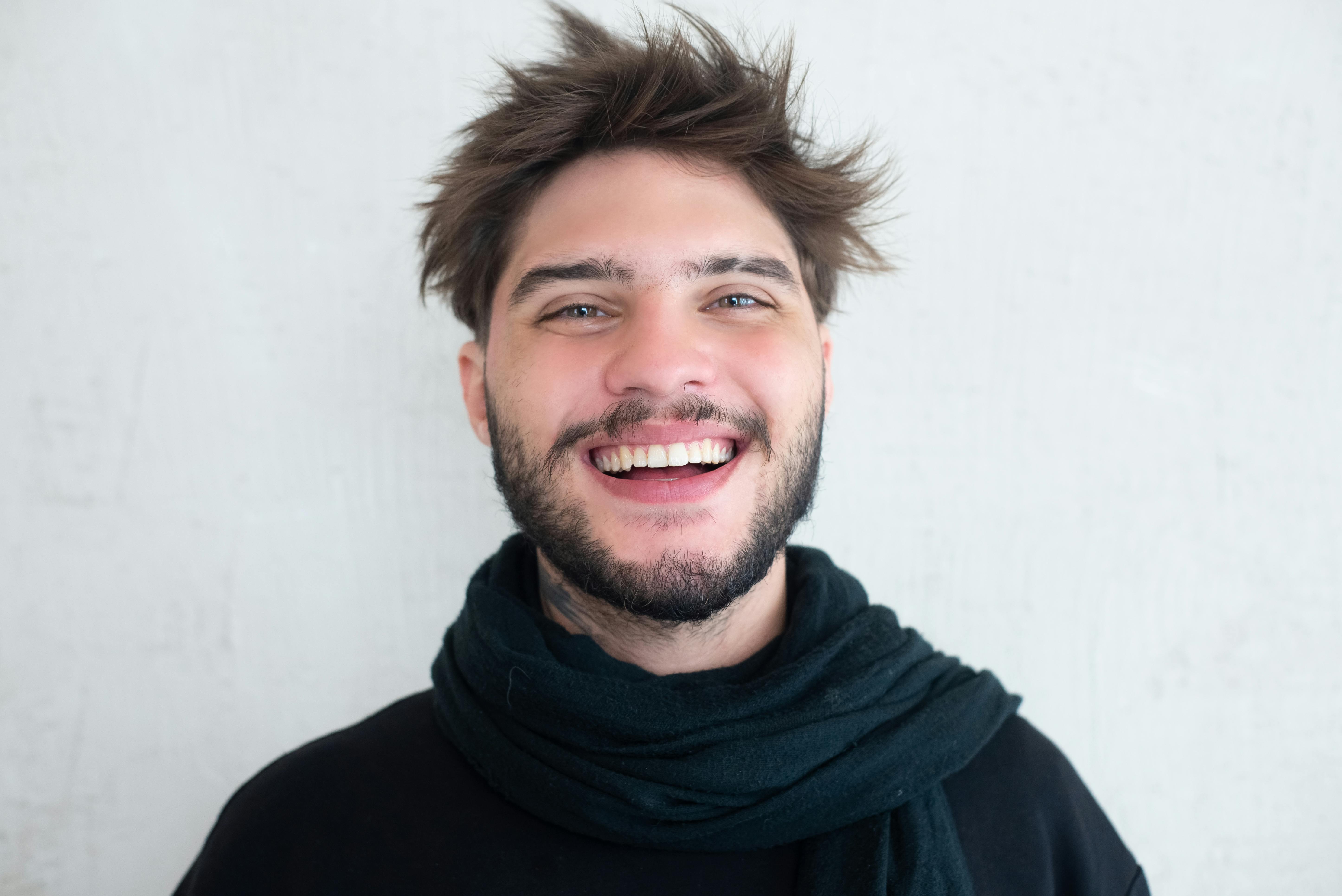 A man laughing | Source: Pexels