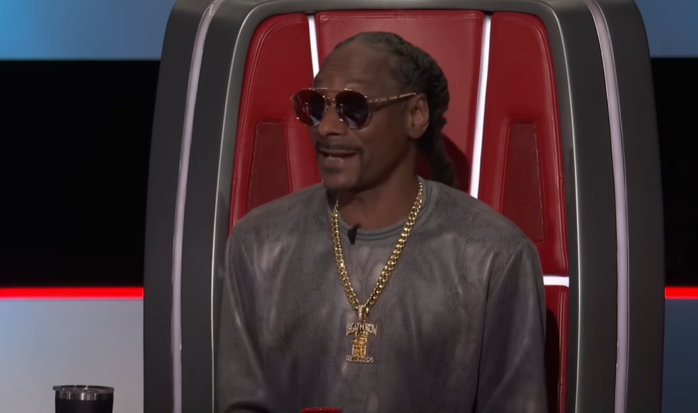 Snoop Dogg talks to Sydney Sterlace after her performance on 