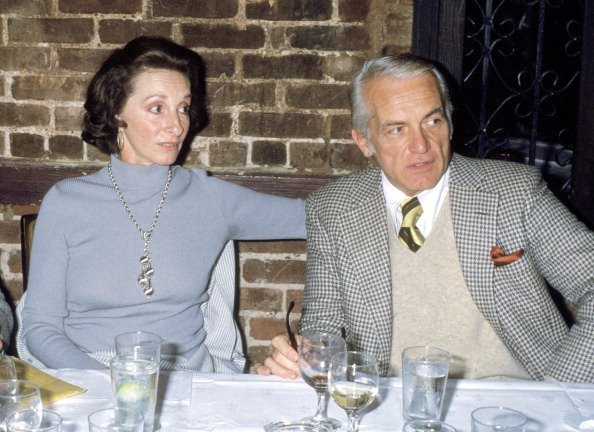 Actor Ted Knight and wife Dorothy Smith on November 2, 1977 dine at Georgian Restaurant in New York City | Photo: Getty Imagess