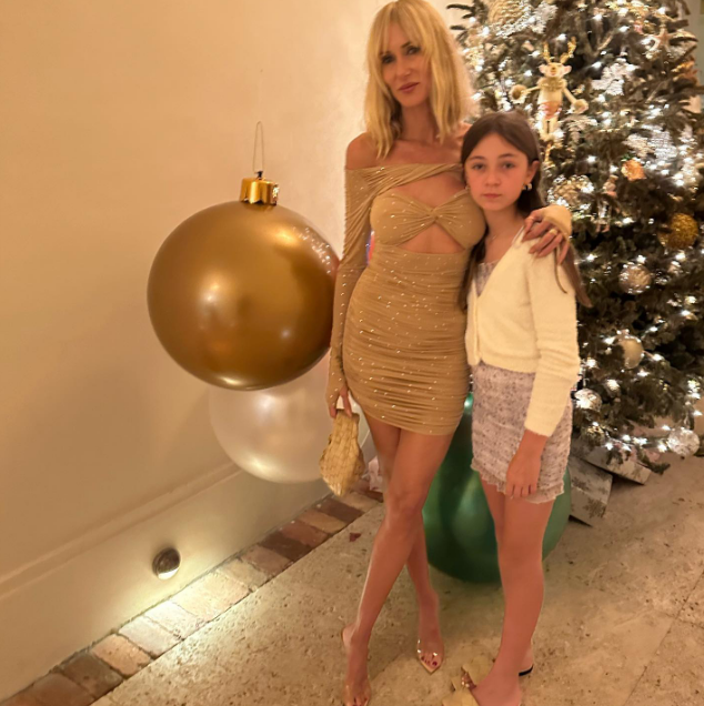 Kimberly Stewart poses in front of a Christmas tree with her daughter, Delilah del Toro, on January 1, 2023. | Source: Instagram/thekimberlystewart