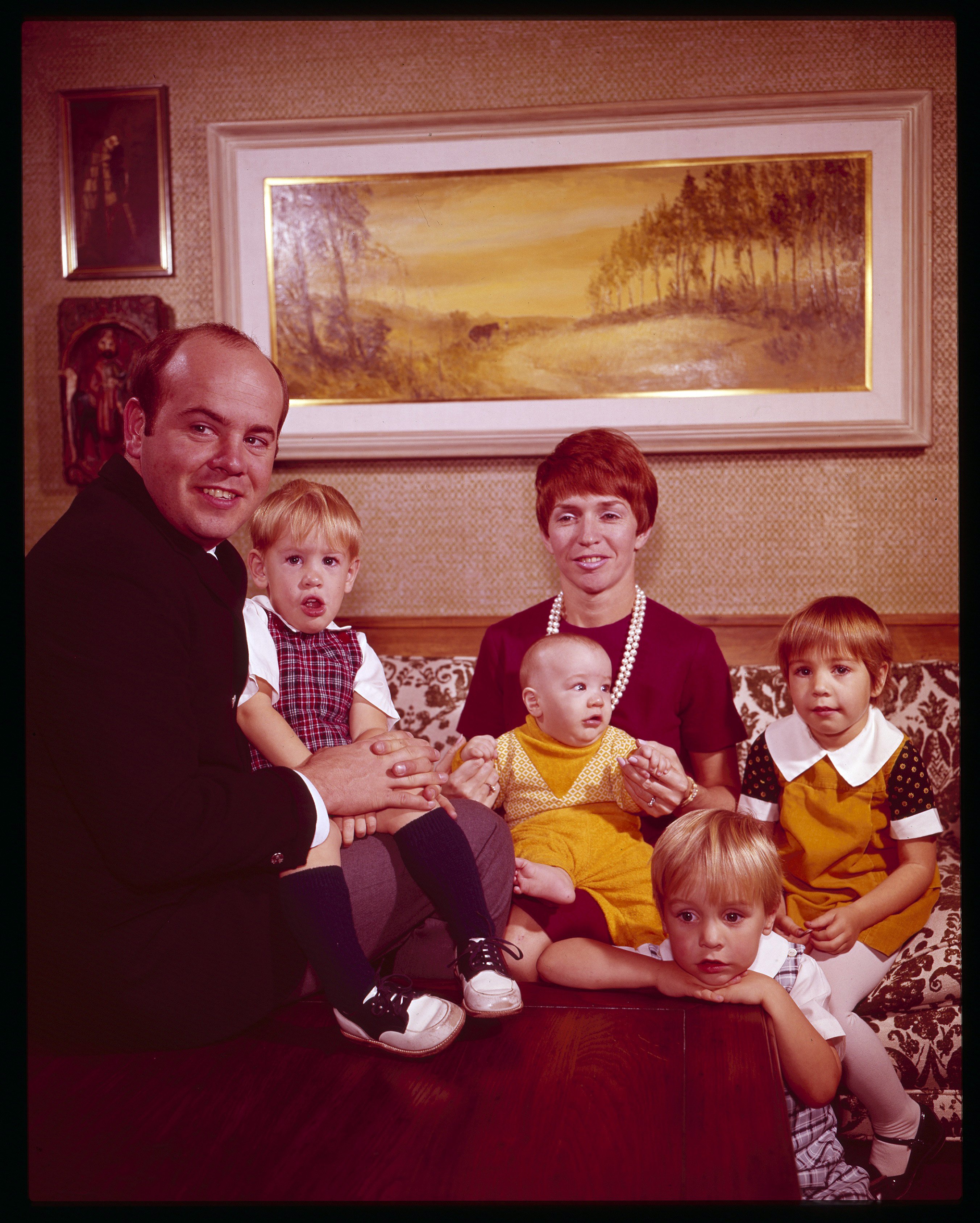 Tim Conway and his ex-wife Mary Anne Dalton photographed with their children Patrick, Jamie, Timmy and Kelly in 1967. | Source: Getty Images ,