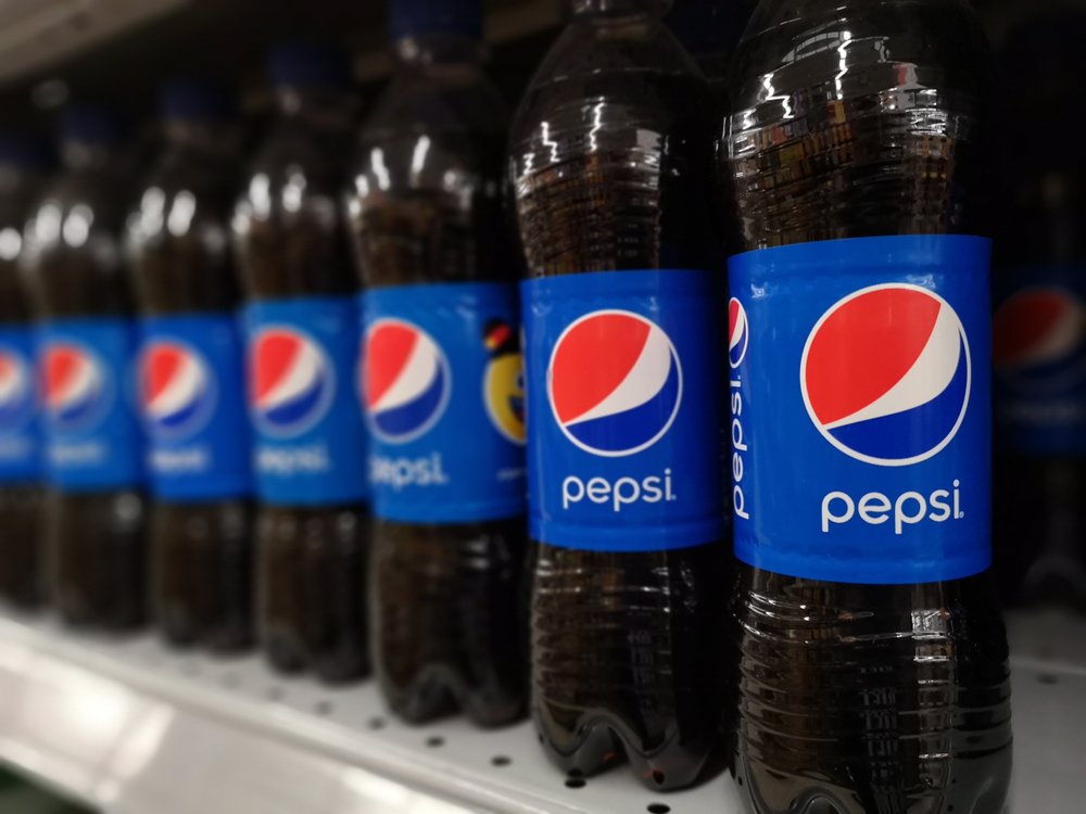 Pepsi drinks in the bottle in the supermarket shelf on May 28, 2018 | Photo: Shutterstock