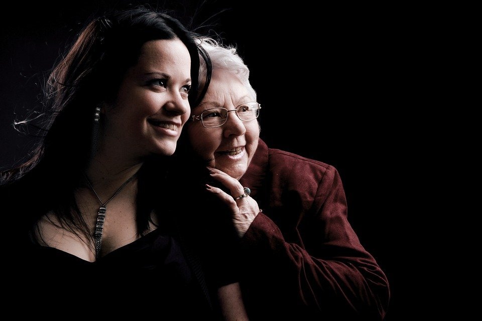 Suegra y nuera / Imagen tomada de: Pixabay Suegra y nuera / Imagen tomada de: Pixabay