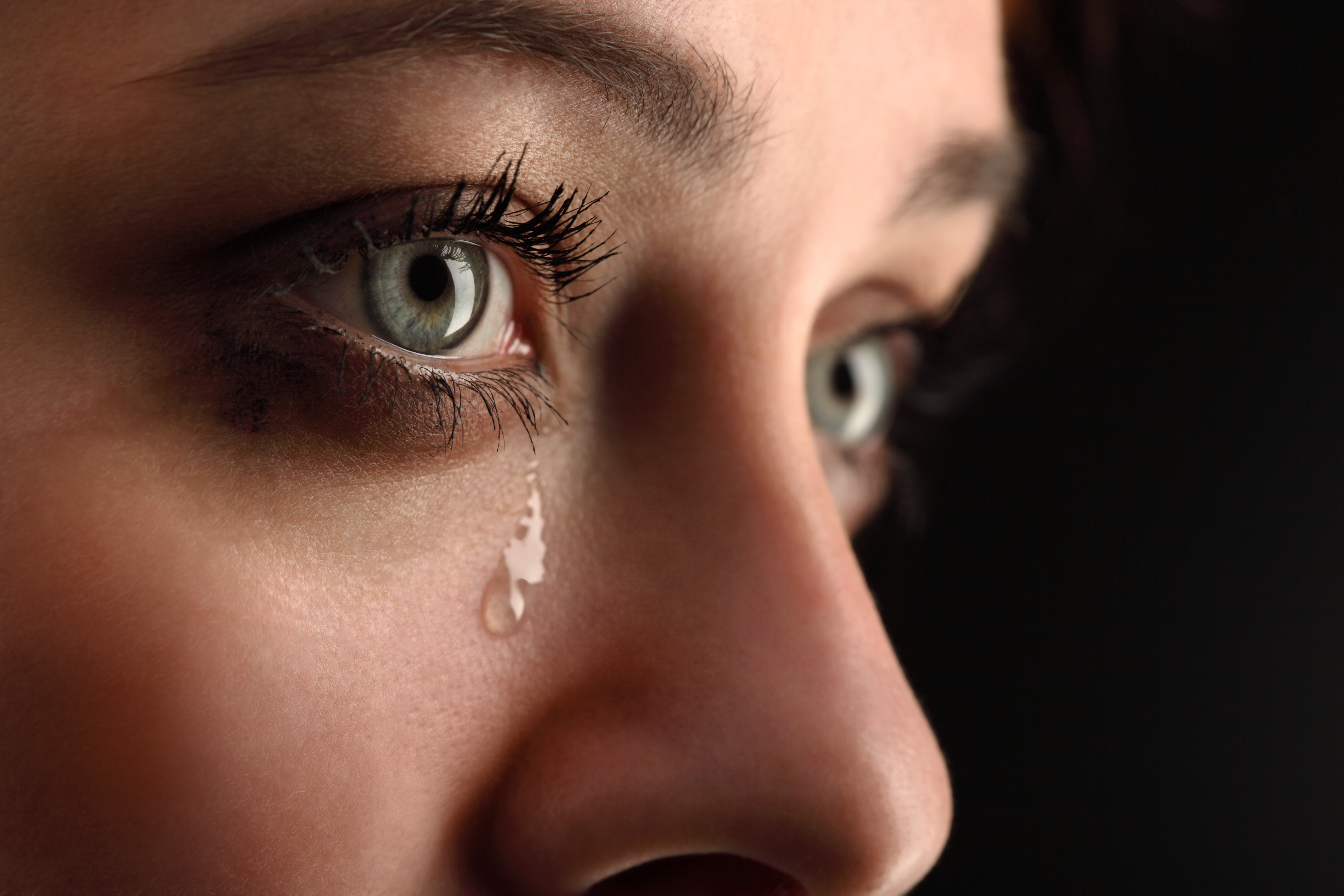 Beauty girl cry | Source: Shutterstock