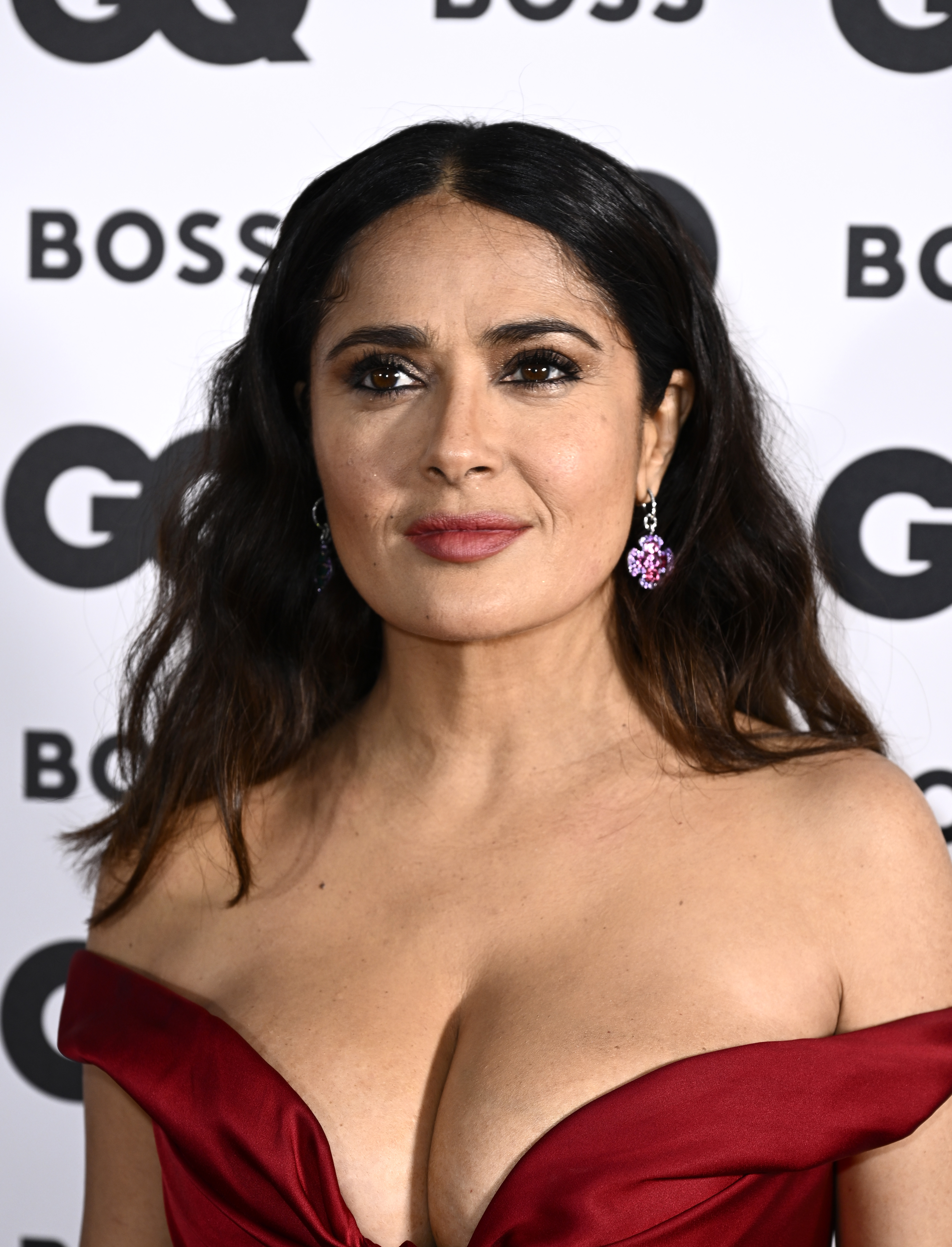 This later red-carpet moment came during a period when Hayek was increasingly praised for aging confidently in the public eye. It also shows why even subtle changes in her look tend to attract attention online.