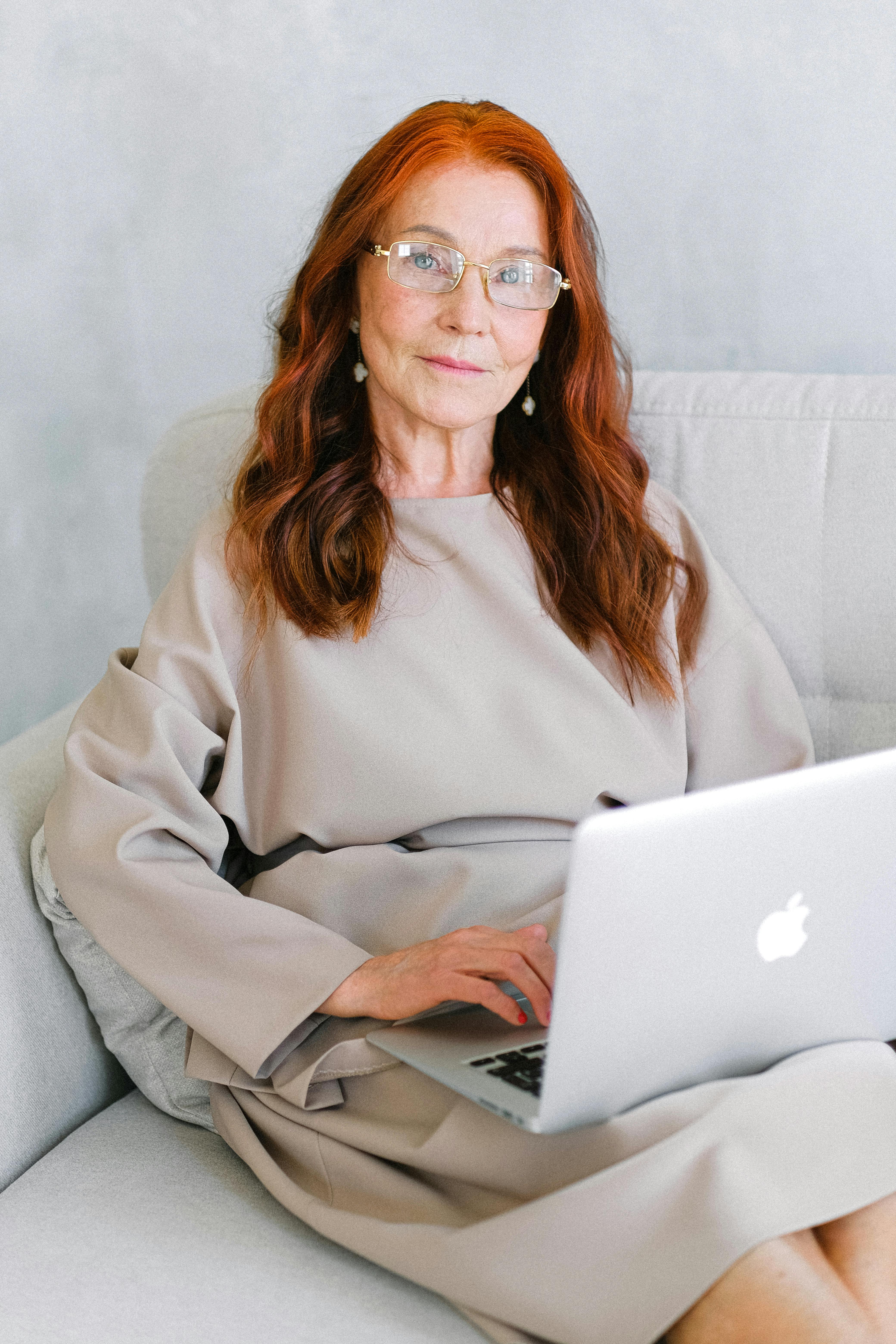 Elderly lady with a laptop | Source: Pexels
