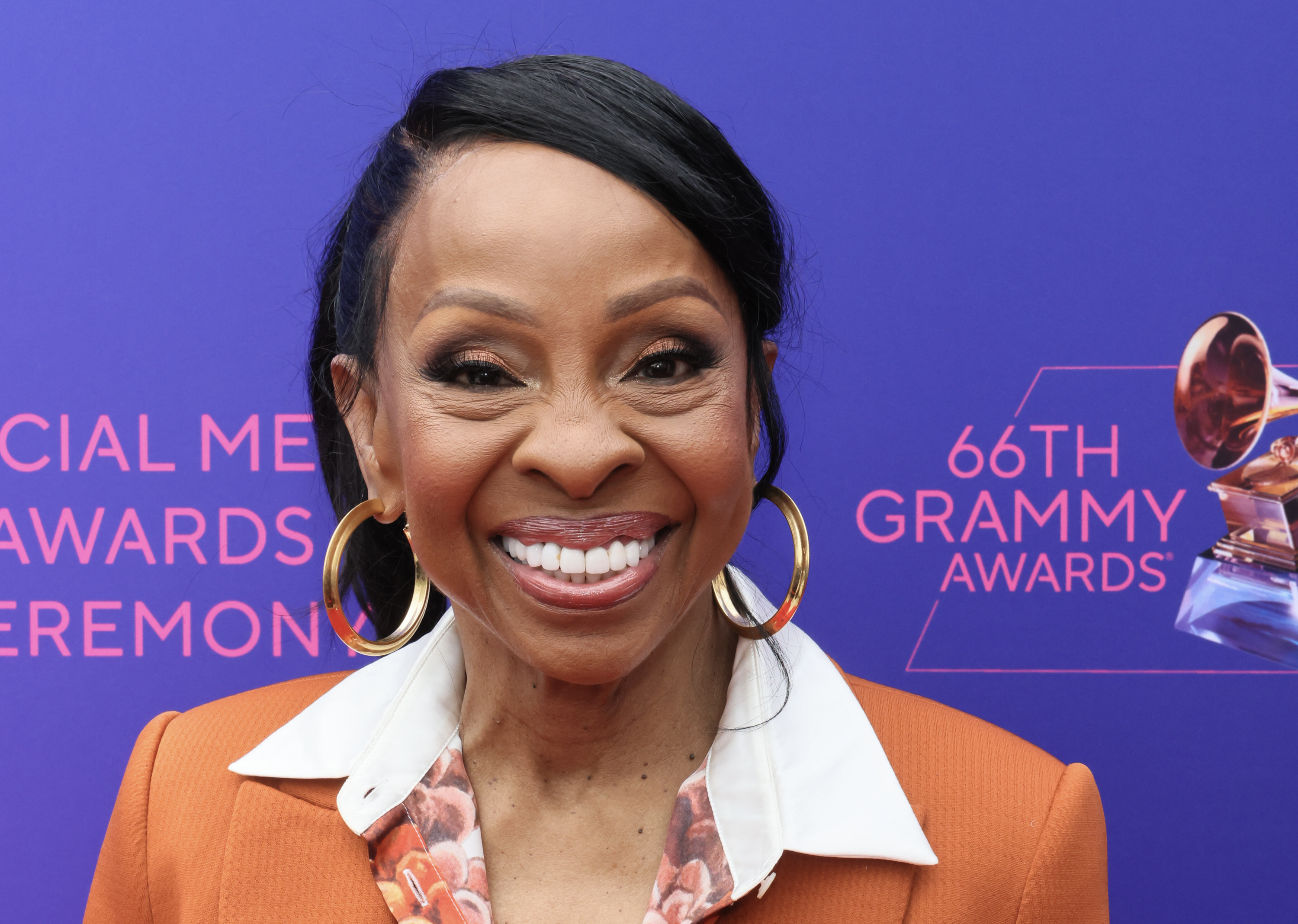 Knight, also 80, arrived at the Recording Academy's Special Merit Awards in Los Angeles with radiant energy and megawatt charm. Wearing a burnt orange blazer with a floral collar and oversized gold hoops, she lit up the purple carpet with a bold smile and polished style — proving that stage presence doesn't dim with age, it deepens.