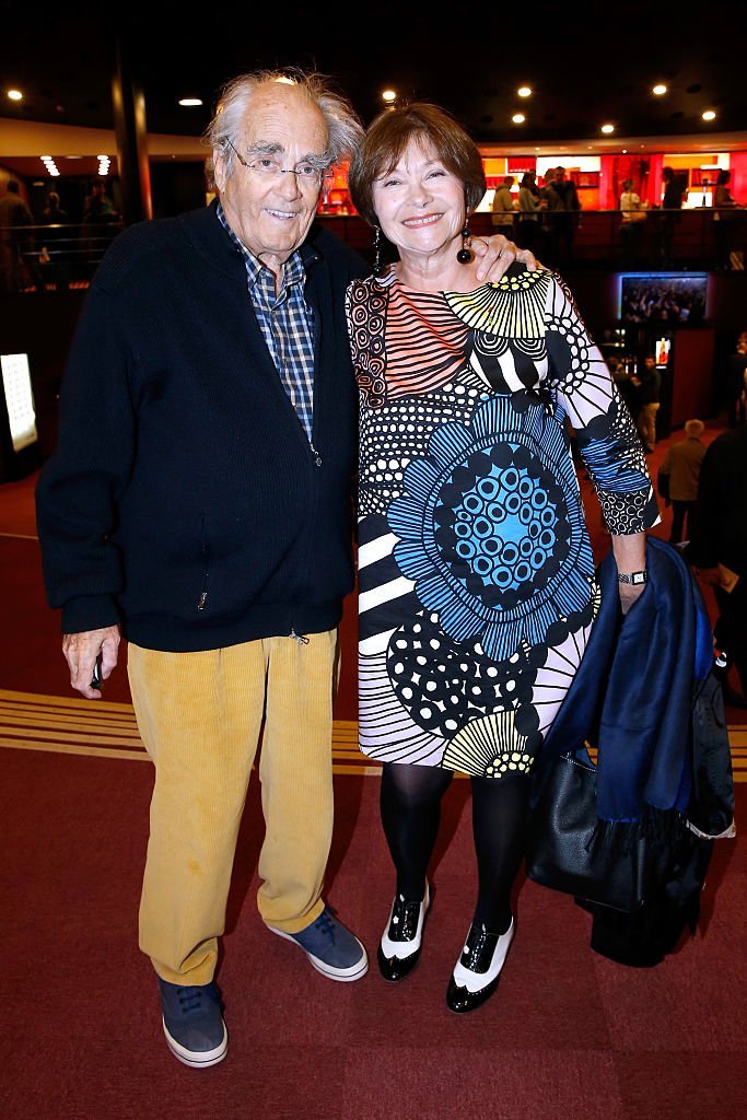 Michel Legrand et l'actrice Macha Meril assistent aux humoristes français Regis Laspales et Philippe Chevallier à Olympie le 23 avril 2015. | Photo : Getty Images