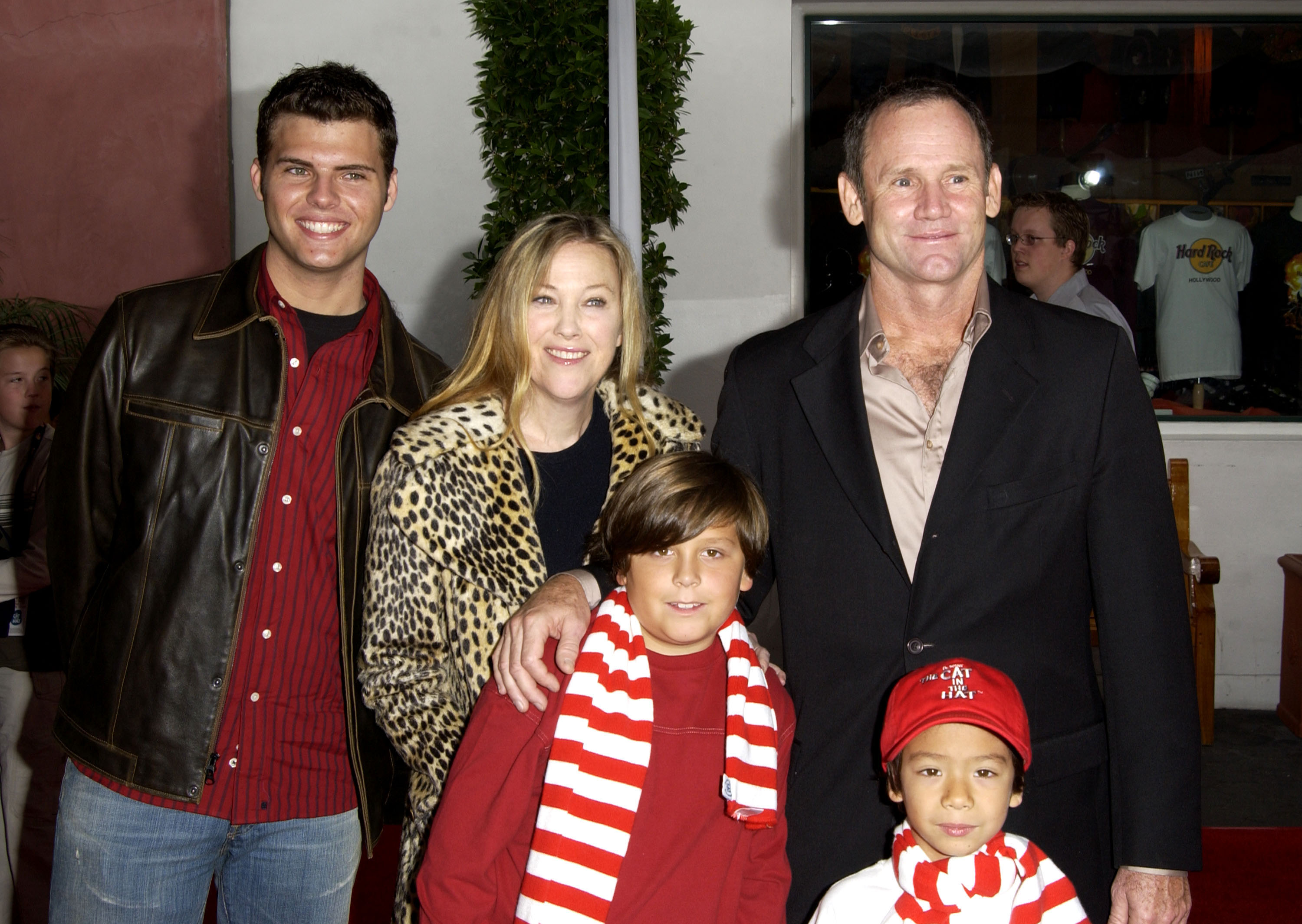 Catherine O'Hara with her husband Bo Welch and family during "The Cat In The Hat" World Premiere at Universal Studios on November 8, 2003 in Hollywood, California | Source: Getty Images