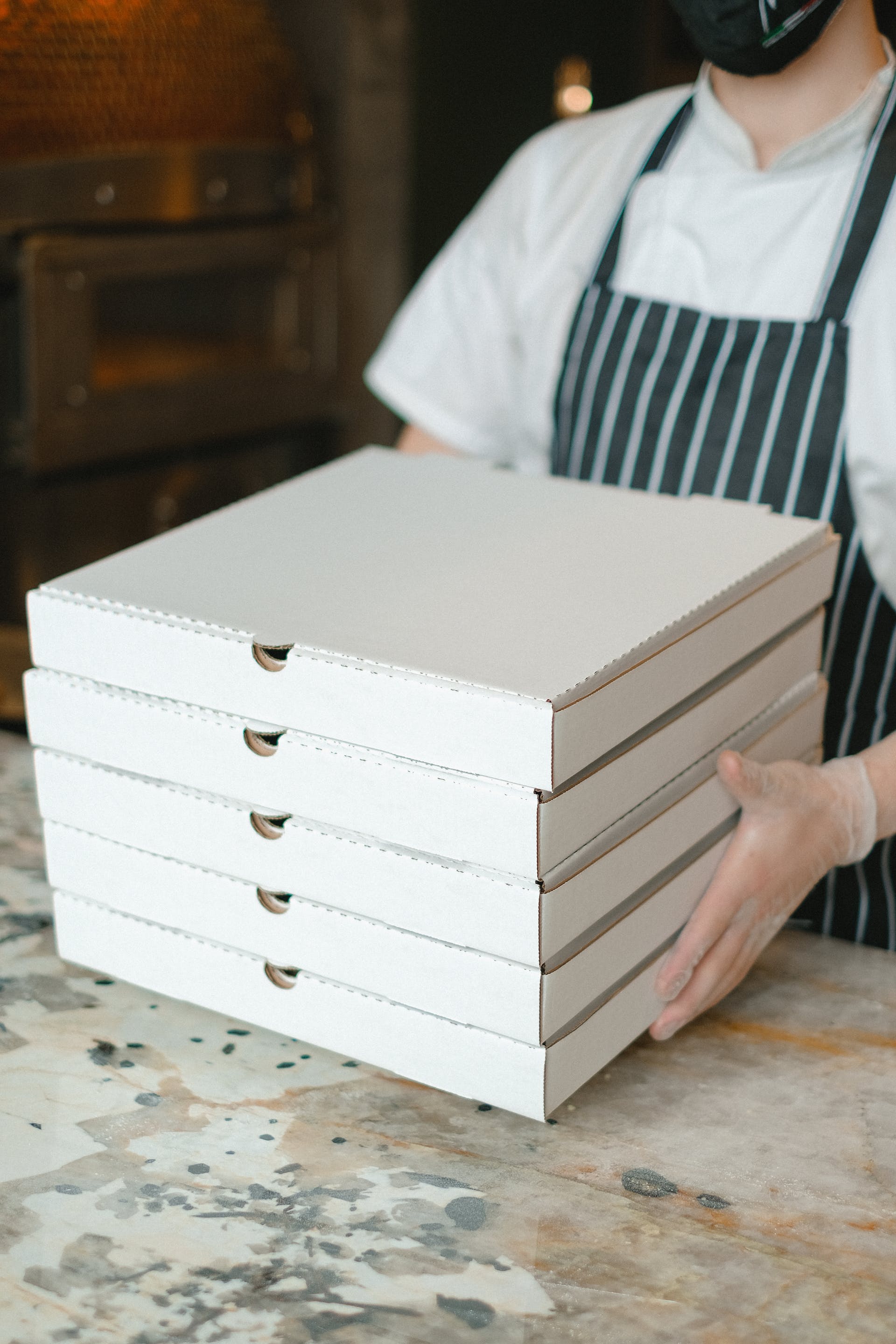 A person holding pizza boxes | Source: Pexels