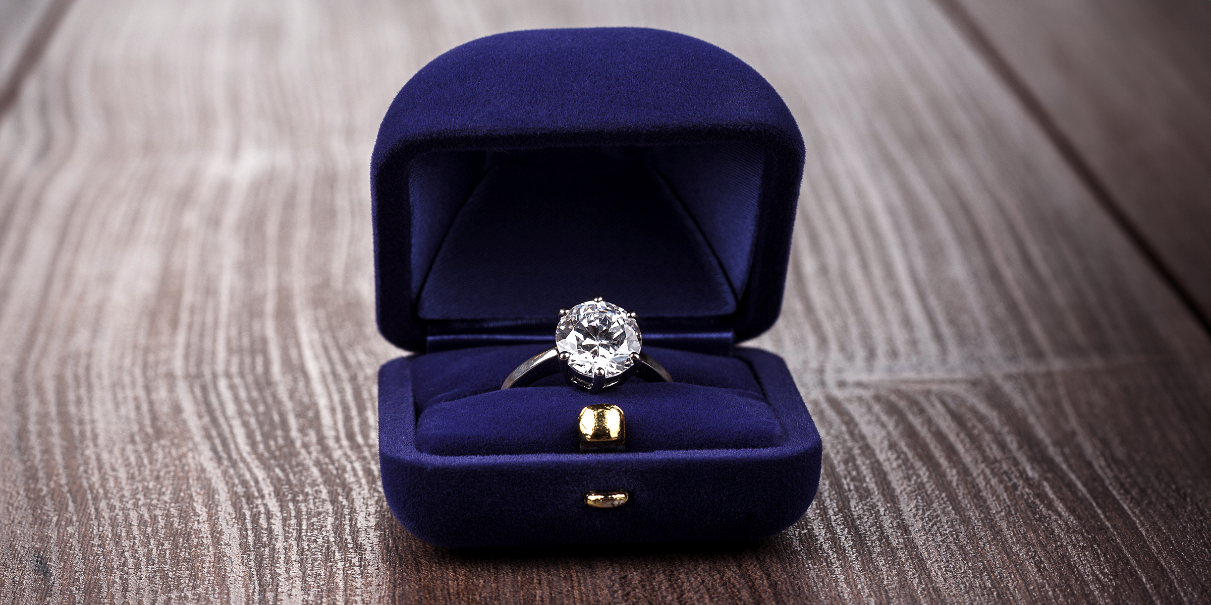 A diamond engagement ring | Source: Shutterstock