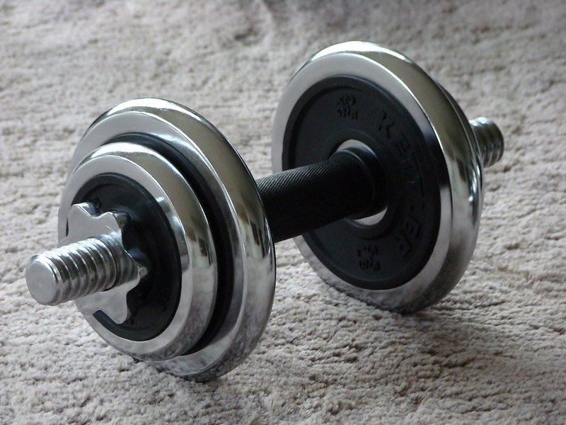 Picture of a dumbbell. | Photo: Flickr