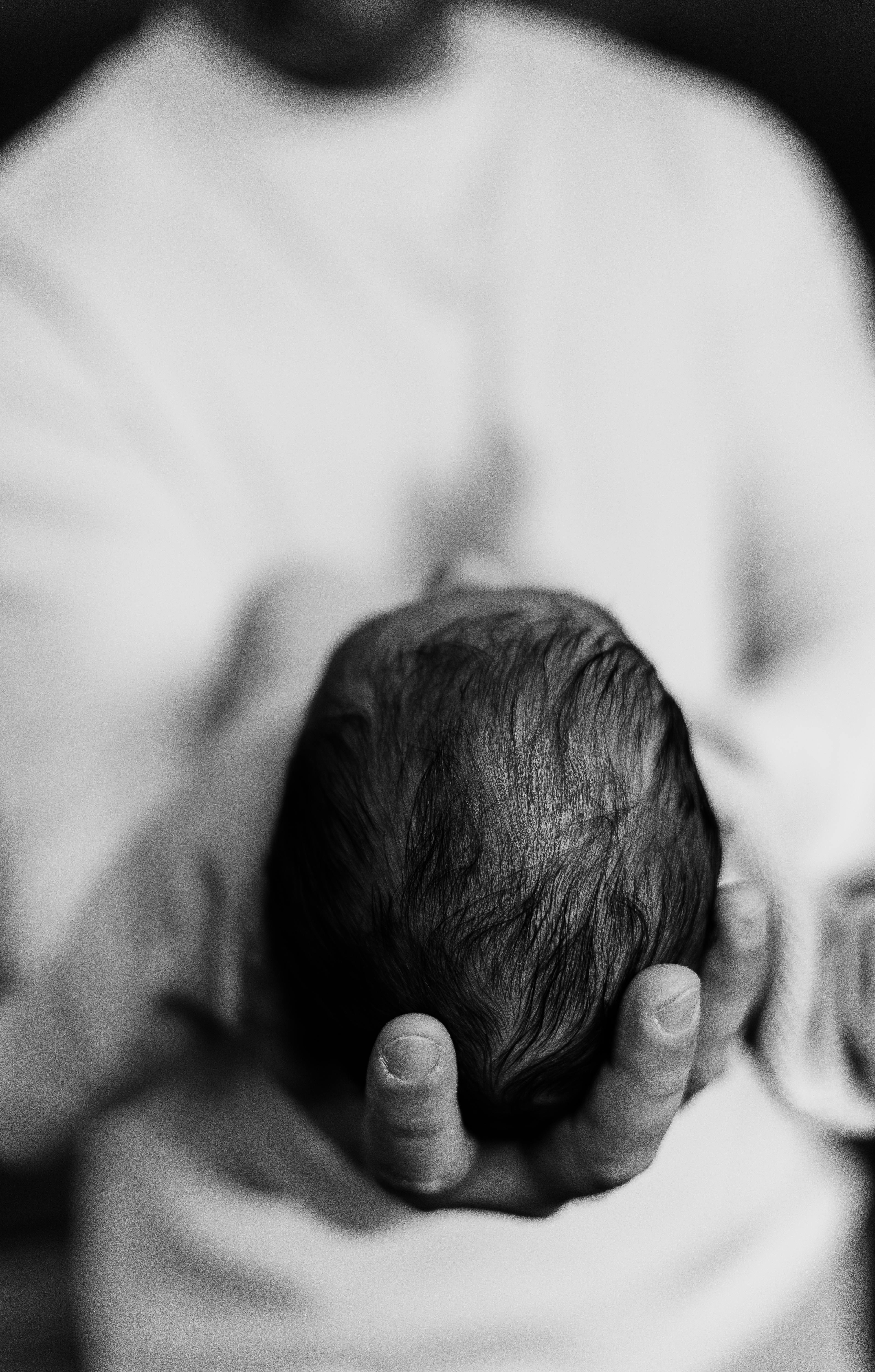 A father holding his newborn | Source: Pexels