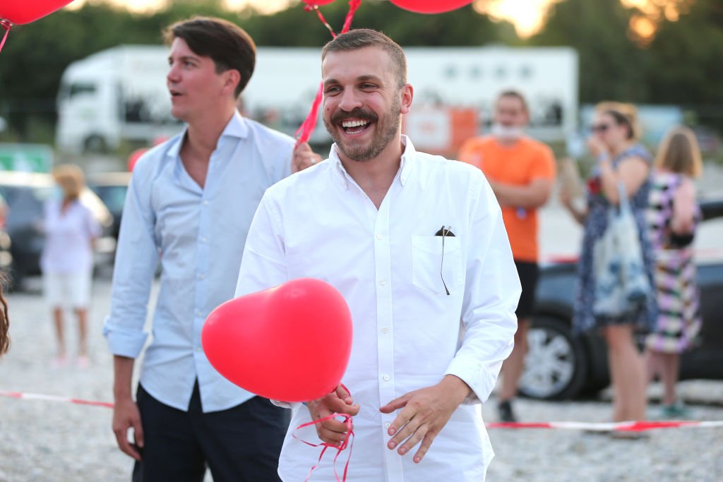 Edin Hasanovic nimmt an der Premiere des Films "Hello Again" teil. (Foto von Gisela Schober) | Quelle: Getty Images 