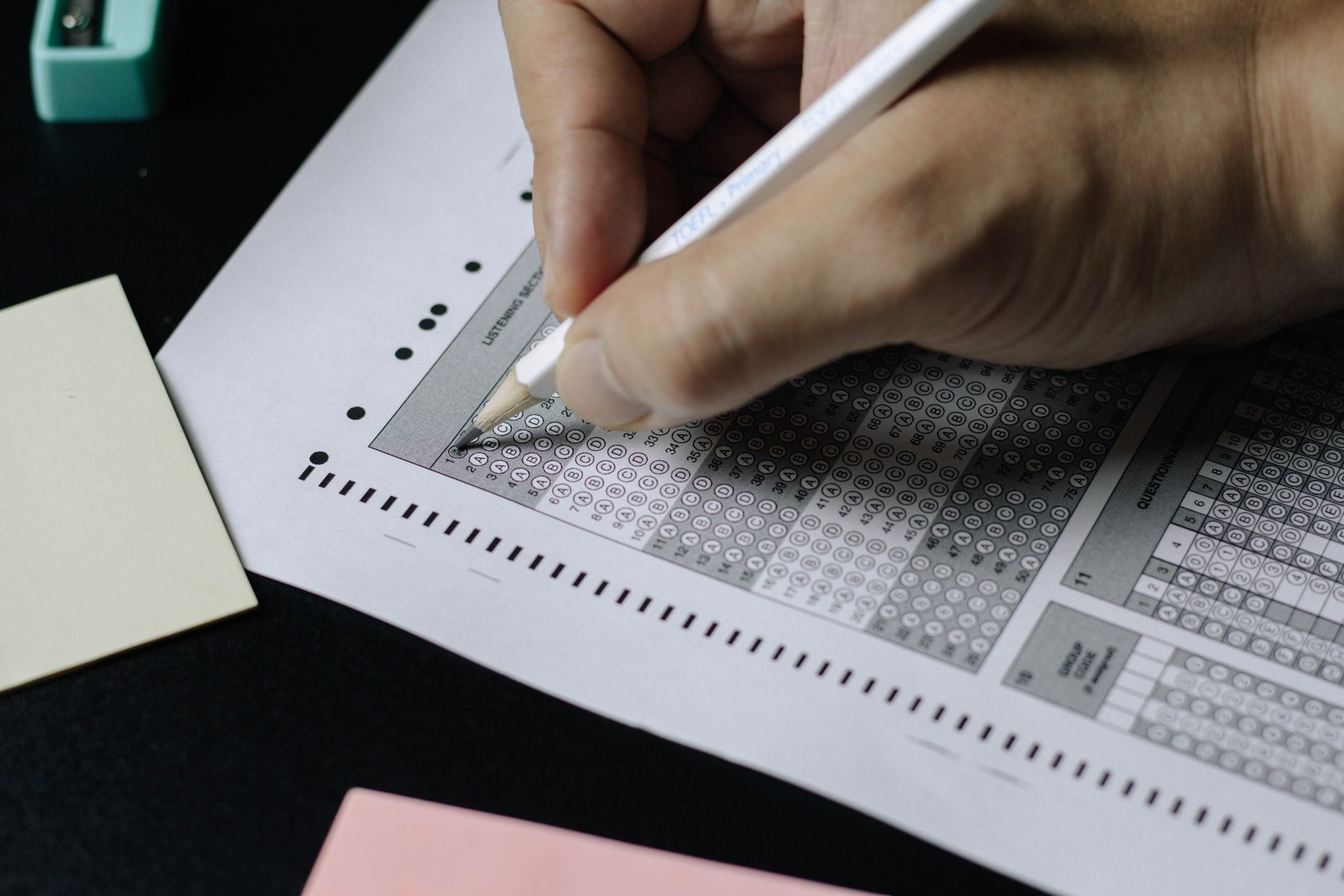 OP finished his exam after getting a pen | Source: Unsplash