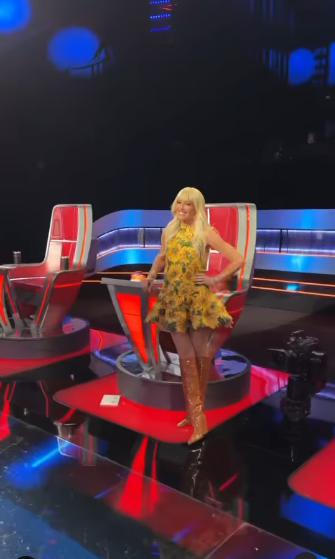 Singer and coach Gwen Stefani on "The Voice" season 26 posted on October 22, 2024 | Source: Instagam/gwenstefani /nbcthevoice