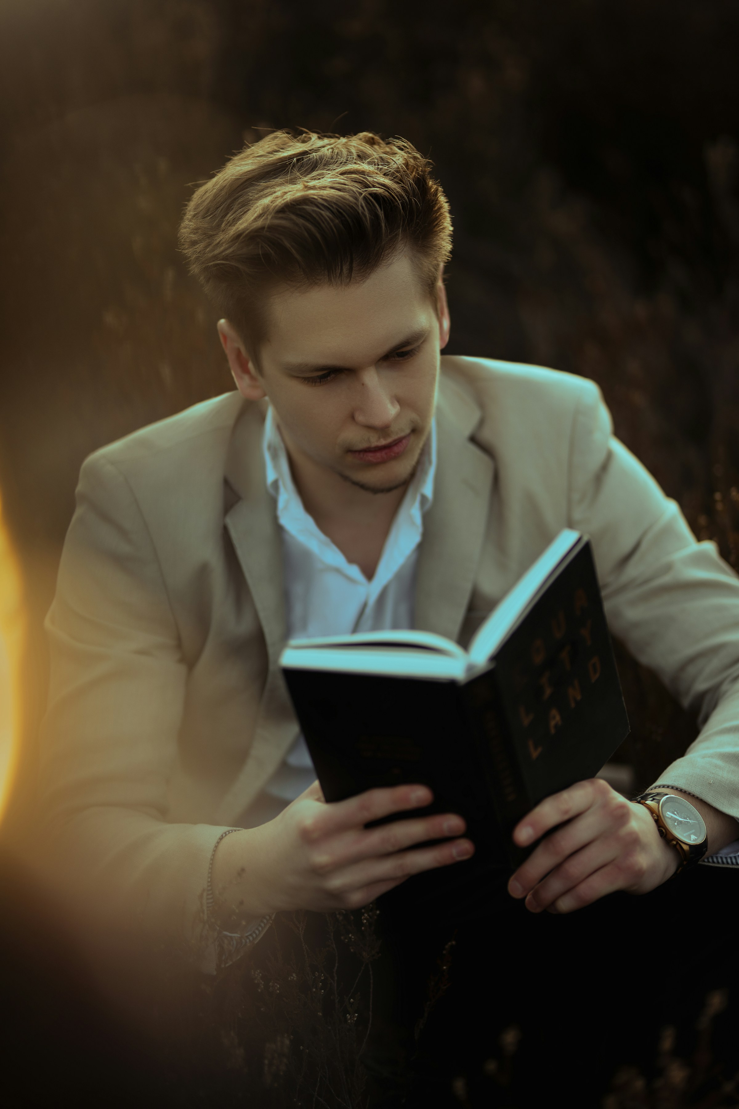 A man reading a book | Source: Unsplash