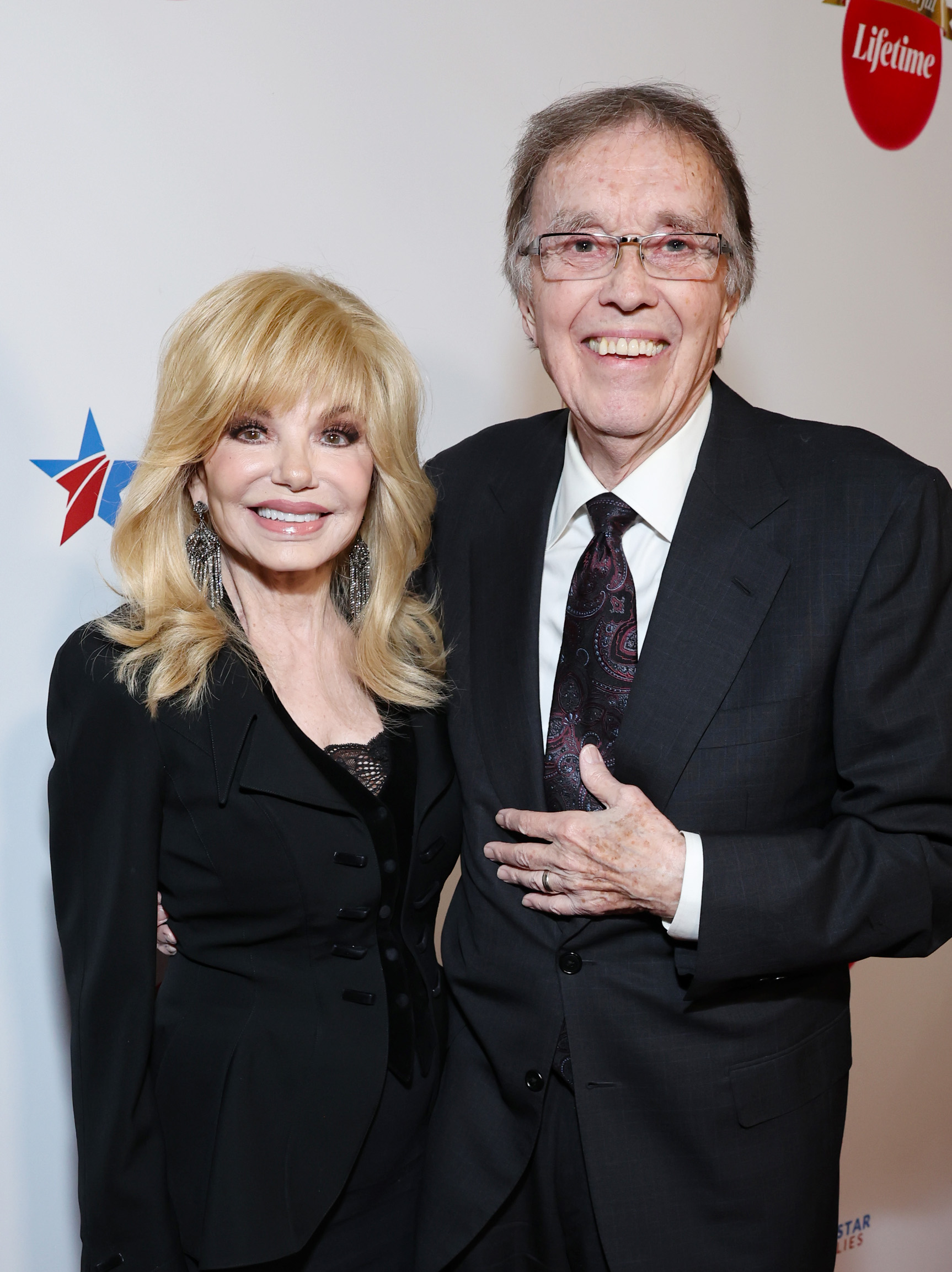Loni Anderson and Bob Flick attend a holiday event honoring military spouses on November 28, 2023, in Beverly Hills | Source: Getty Images