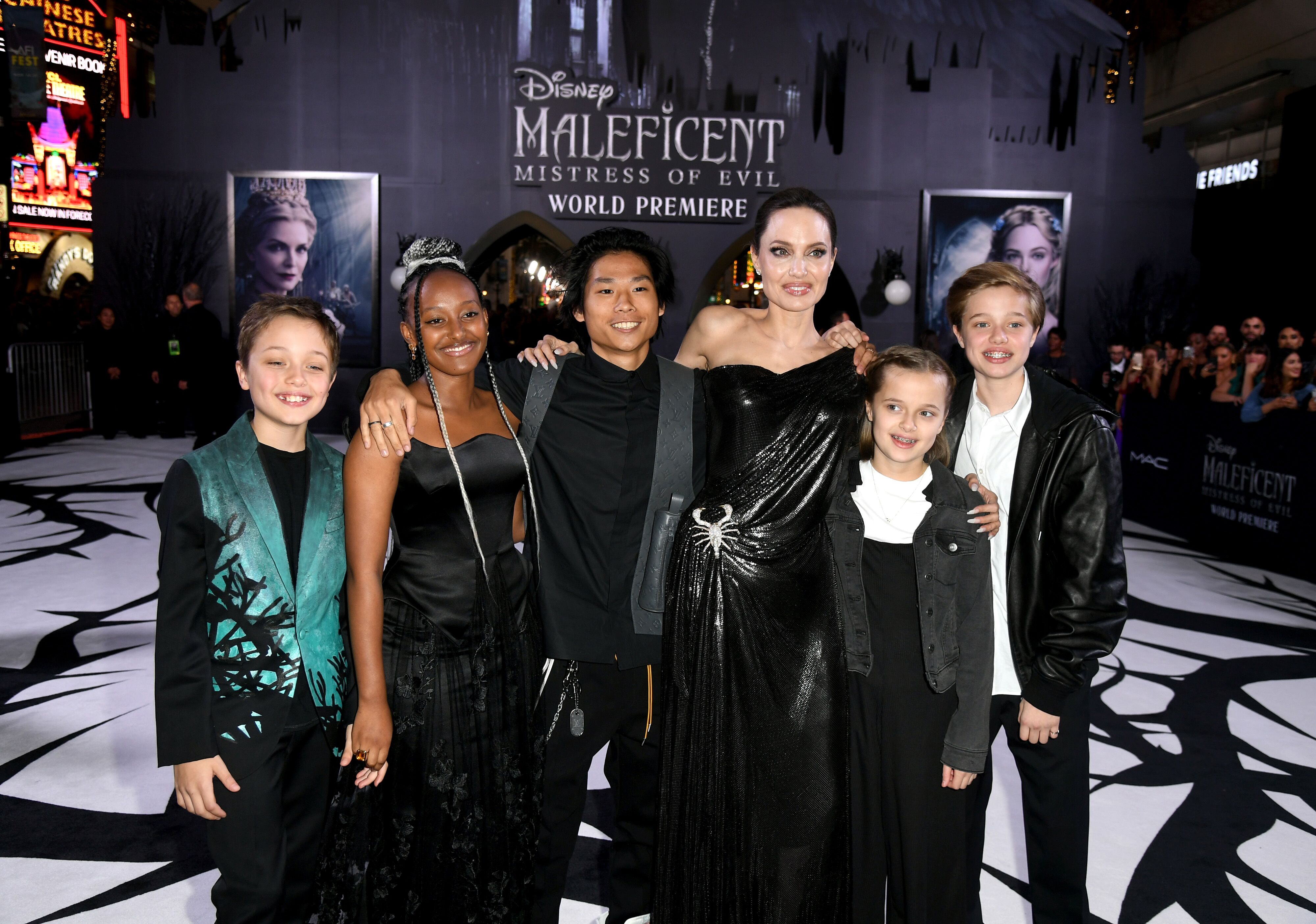  Knox Léon Jolie-Pitt, Zahara Marley Jolie-Pitt, Pax Thien Jolie-Pitt, Angelina Jolie, Vivienne Marcheline Jolie-Pitt, and Shiloh Nouvel Jolie-Pitt at the world premiere of “Maleficent: Mistress Of Evil" in 2019 | Source: Getty Images