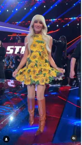 Singer and coach Gwen Stefani on "The Voice" season 26 posted on October 22, 2024 | Source: Instagam/gwenstefani /nbcthevoice