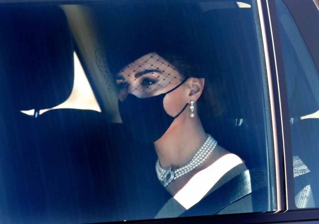 WINDSOR, ANGLETERRE - 17 AVRIL : Kate Middleton, Duchesse de Cambridge pendant les funérailles du Prince Philip, Duc d'Edimbourg au Château de Windsor le 17 avril 2021 à Windsor, Angleterre. | Photo : Getty Images