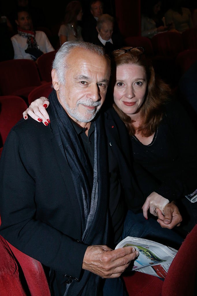Francis Perrin et son épouse Gersende Dufromentel assistent aux "Trophées du Bien Etre" de Beautysane : 2ème cérémonie de remise des prix au Théâtre Montparnasse le 26 septembre 2016 à Paris, France. | Photo : Getty Images